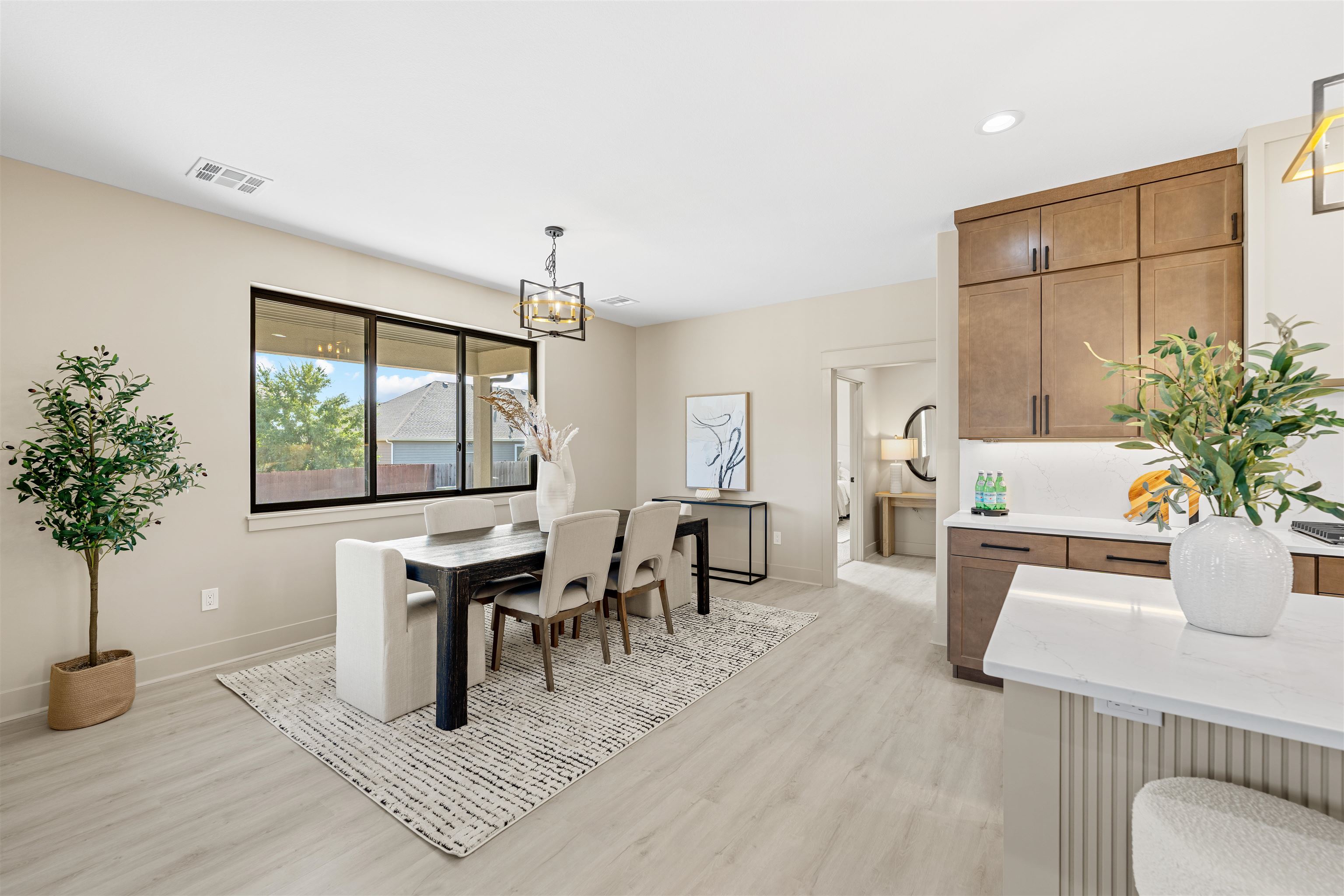 Salina, Kansas, 67401, United States, 3 Bedrooms Bedrooms, ,3 BathroomsBathrooms,Residential,For Sale,1956761