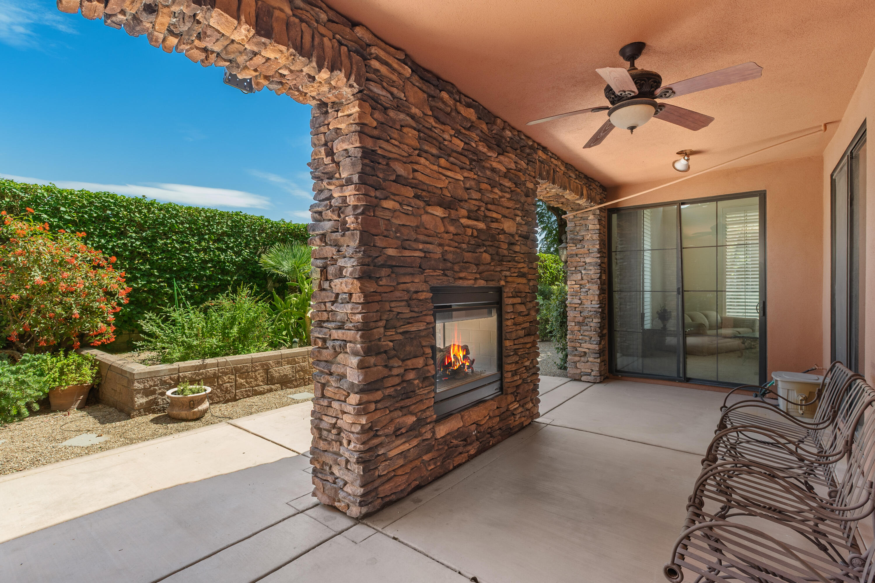 Palm Desert, California, 92260, United States, 2 Bedrooms Bedrooms, ,2 BathroomsBathrooms,Residential,For Sale,1891148