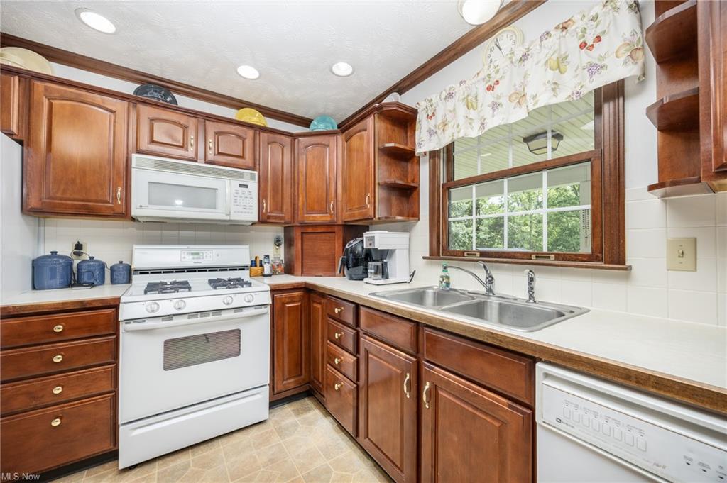 New Matamoras, Ohio, 45767, United States, 3 Bedrooms Bedrooms, ,4 BathroomsBathrooms,Residential,For Sale,1915992