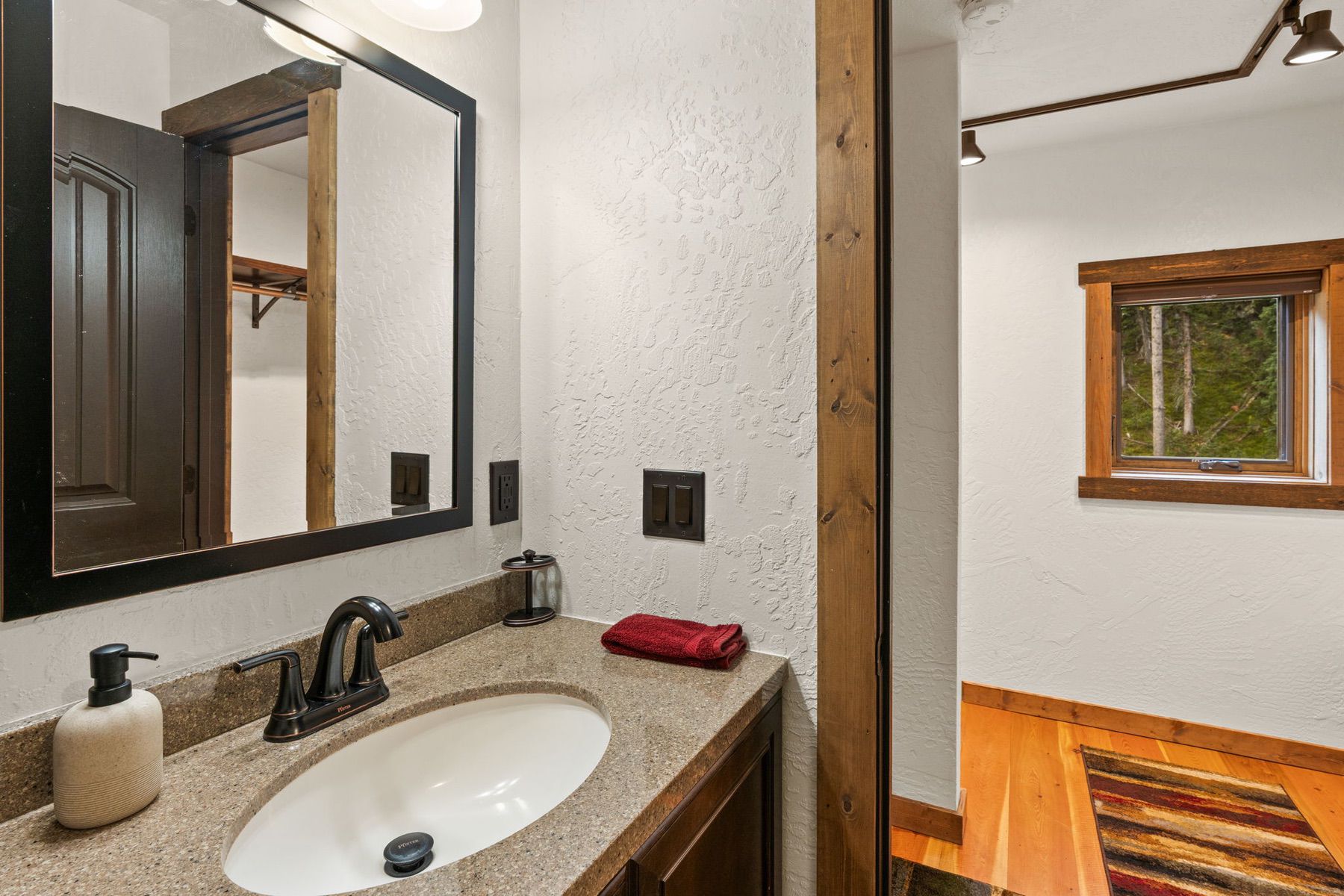  708 US Highway 212 W - 物件實景