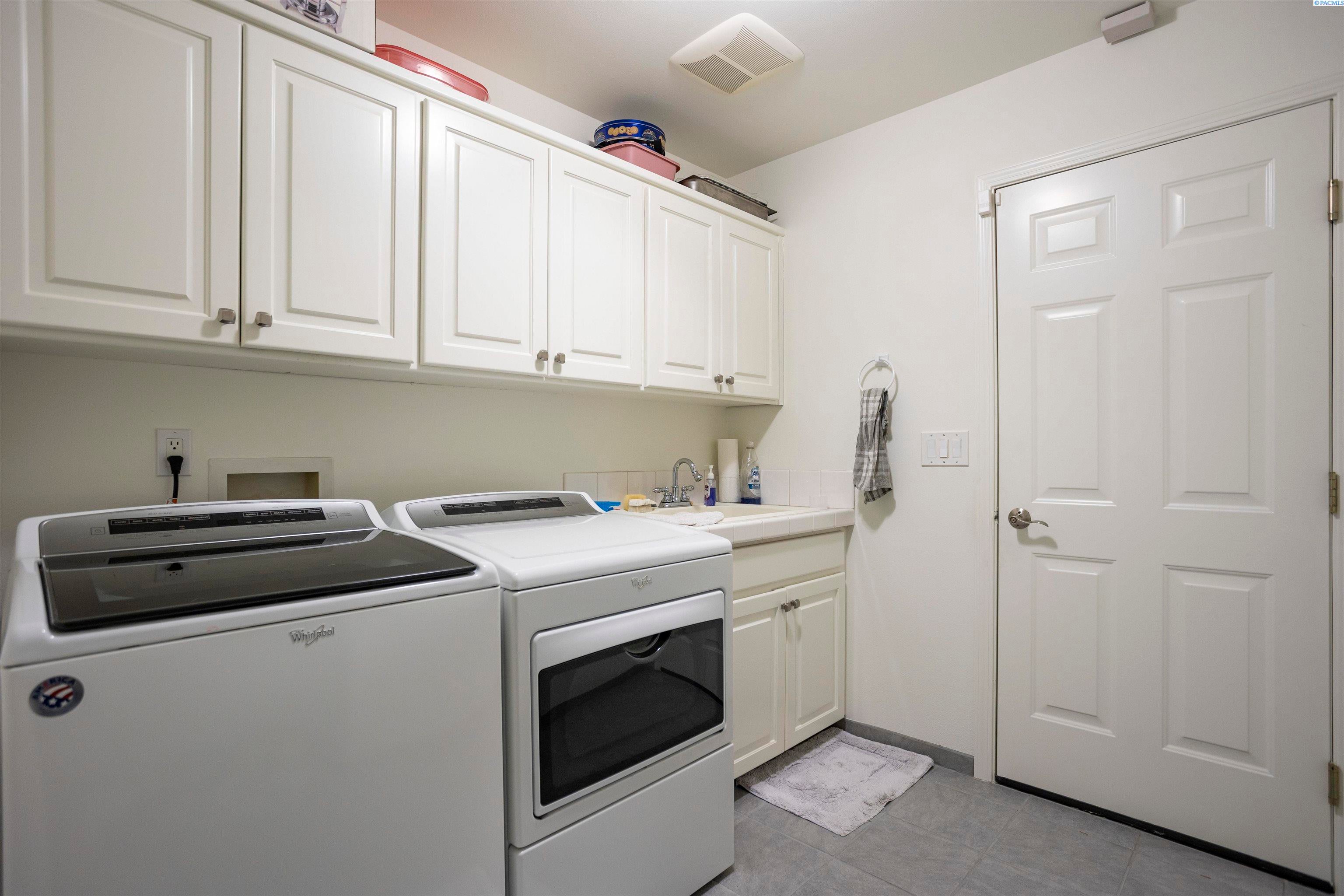 Kennewick, Washington, 99337, United States, 3 Bedrooms Bedrooms, ,2 BathroomsBathrooms,Residential,For Sale,1984046