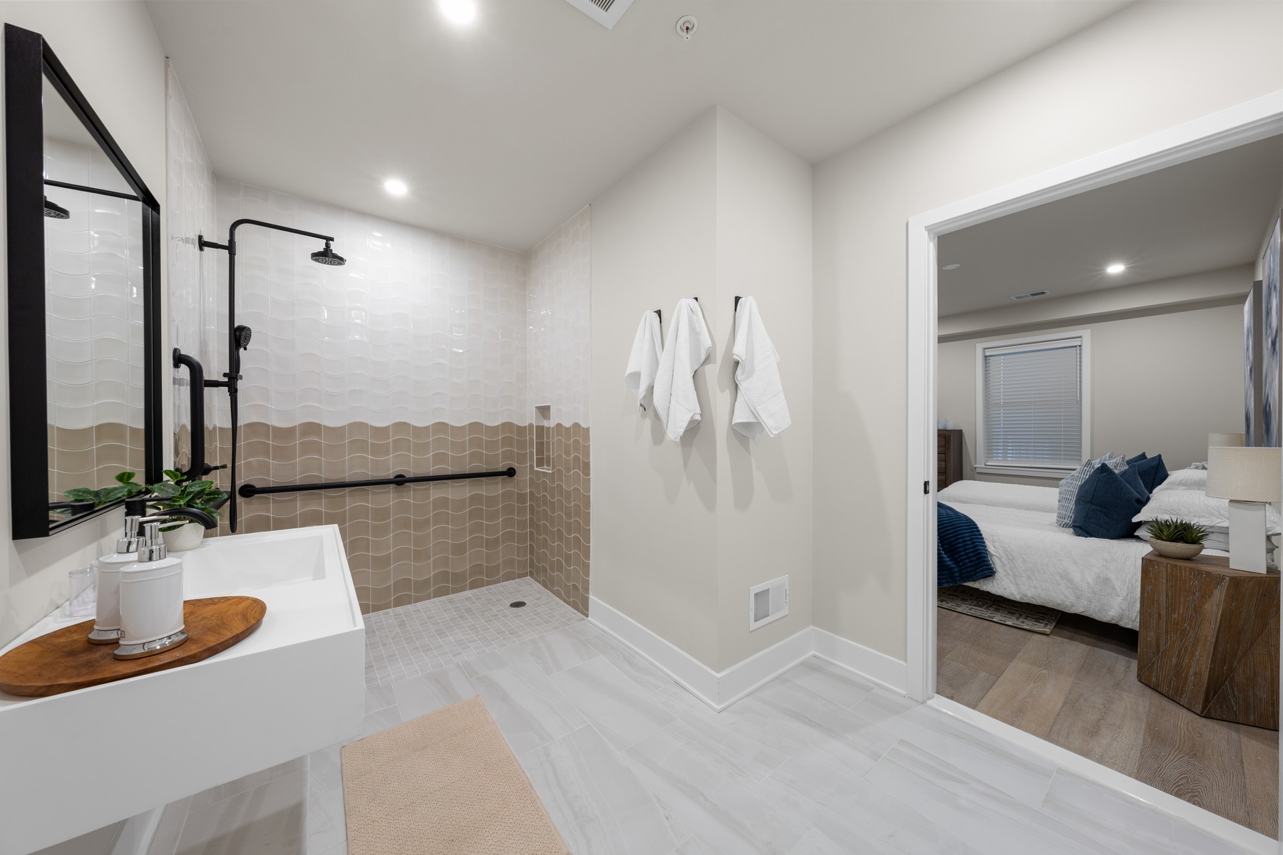 323 E Oak Avenue #202 - 物件實景