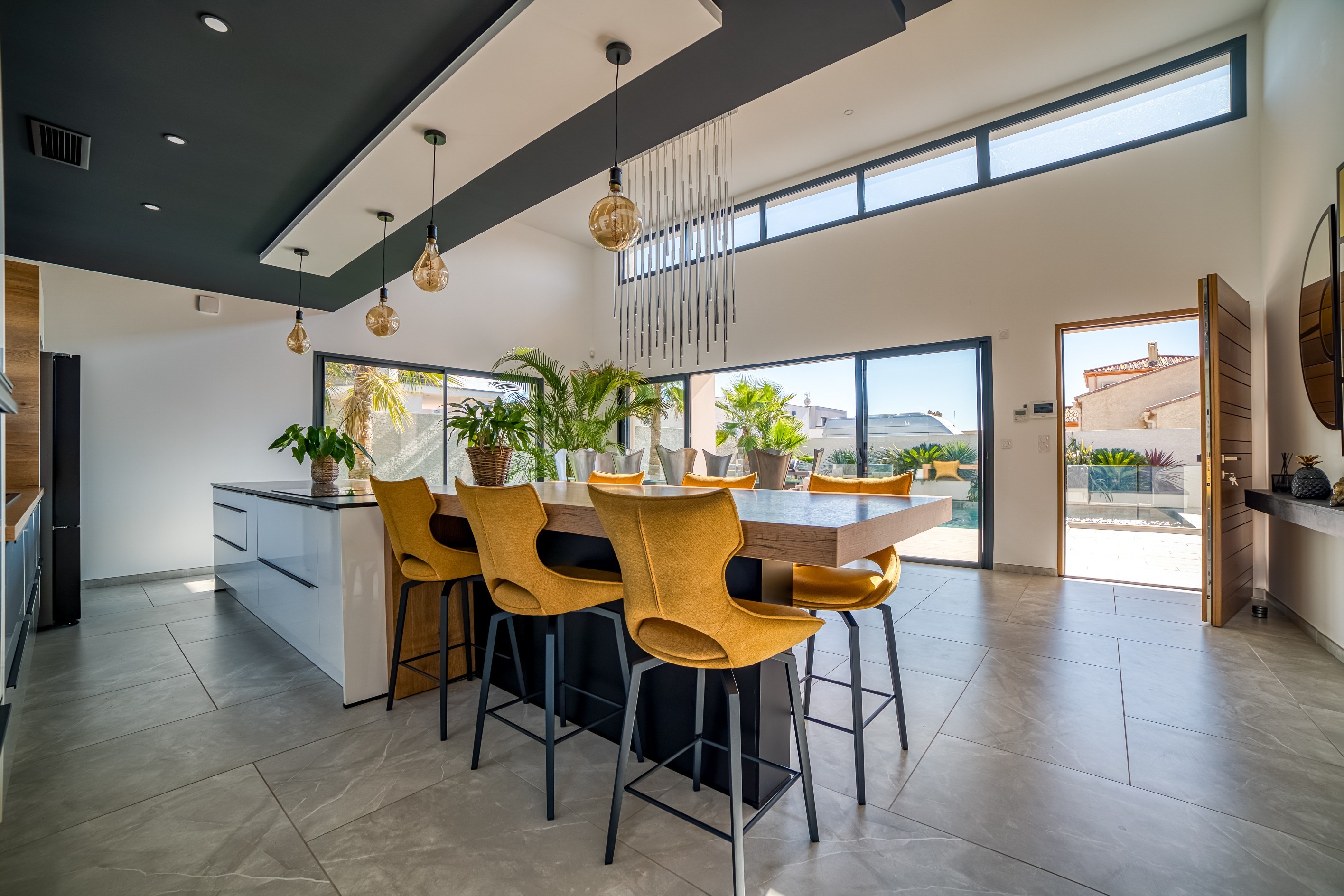  Exceptional single-story villa in Vias – 15 minutes