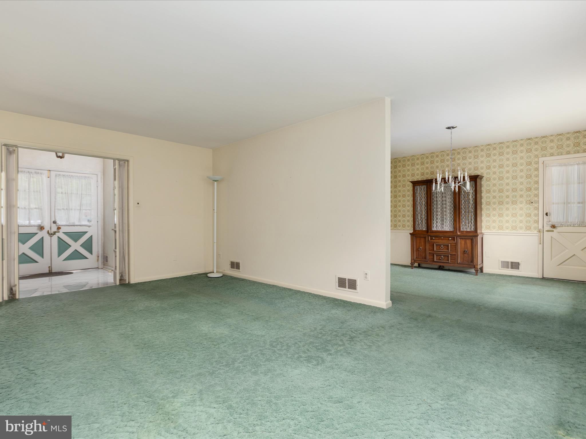 Falls Church, Virginia, 22043, United States, ,Residential,For Sale,1914114