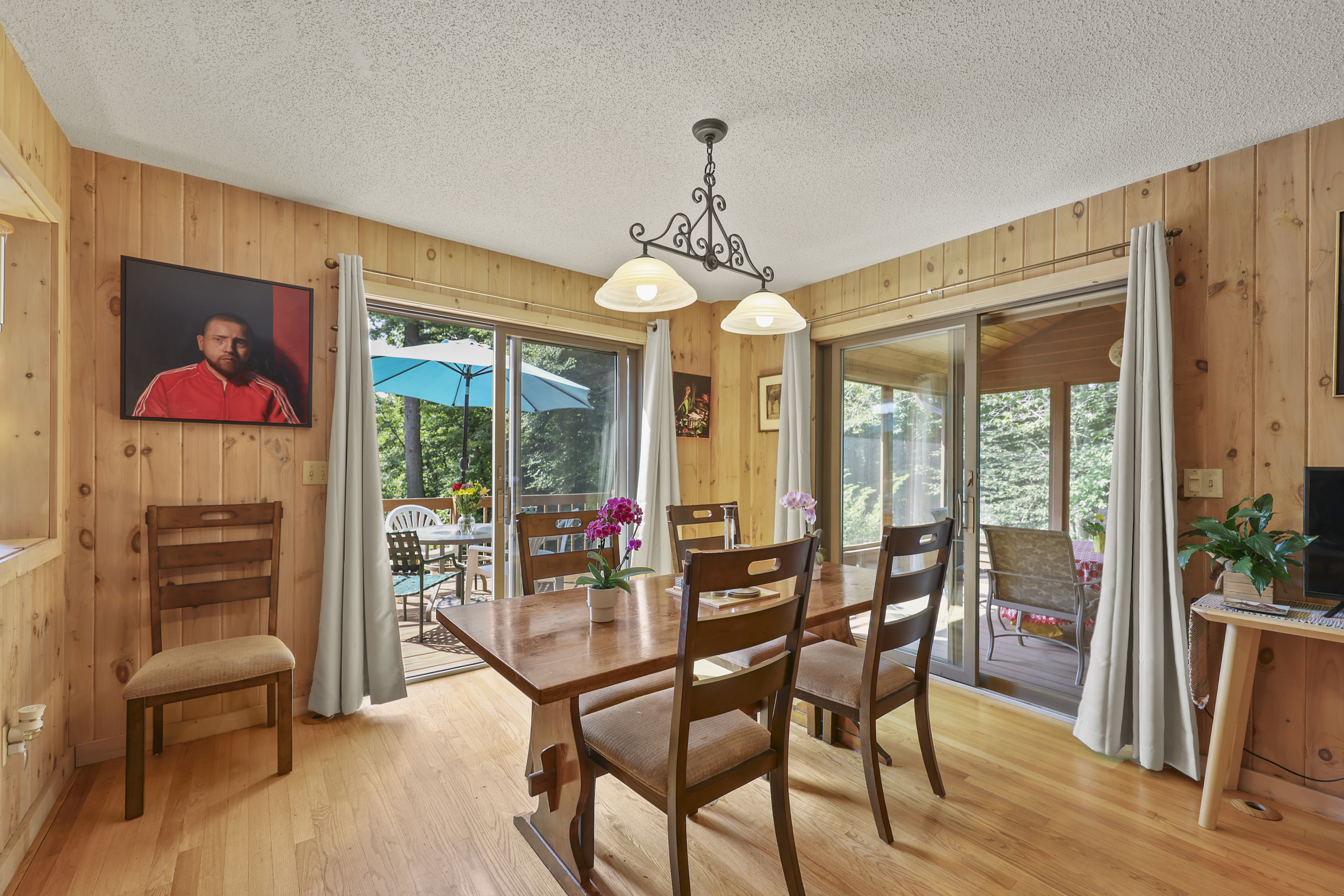  BUCOLIC COUNTRY SANCTUARY WITH MAJESTIC STONE FIREPLACE & DISTANT VIEWS - 物件實景