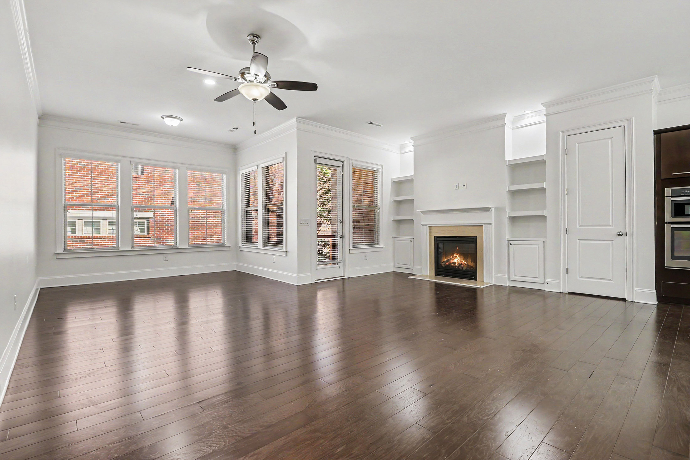  Beautiful Move-in Ready Townhome in the Gated Gramercy Community - 物件實景
