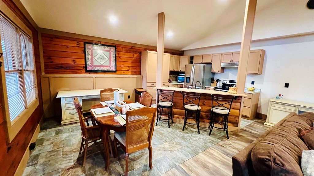 Blairsville, Georgia, 30512, United States, 3 Bedrooms Bedrooms, ,2 BathroomsBathrooms,Residential,For Sale,1930020
