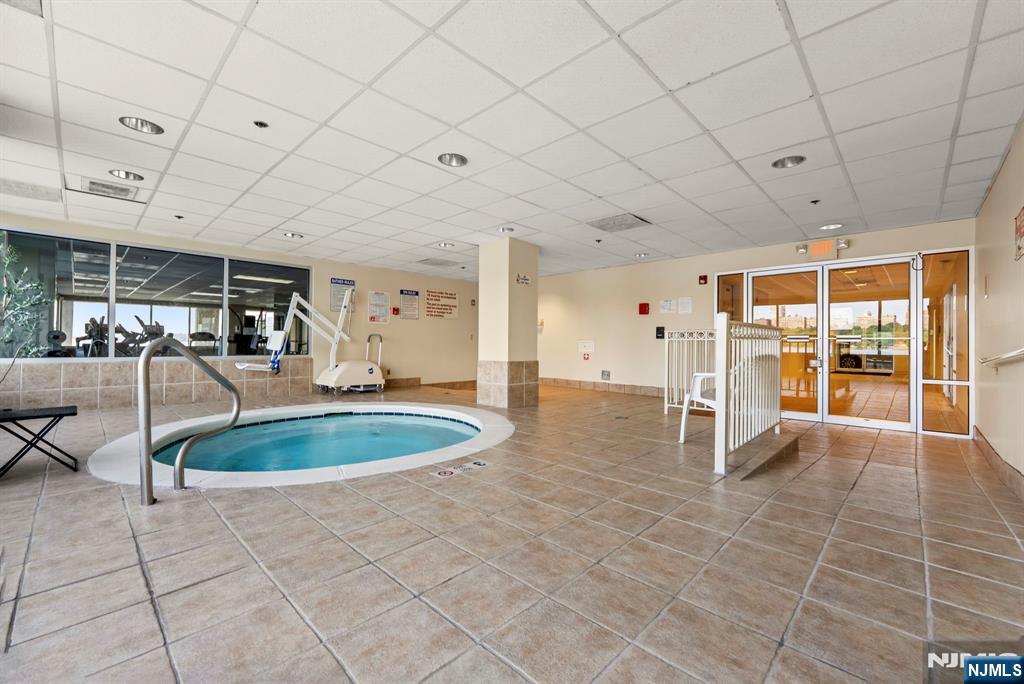 Edgewater, New Jersey, 07020, United States, 2 Bedrooms Bedrooms, ,2 BathroomsBathrooms,Residential,For Sale,1934539