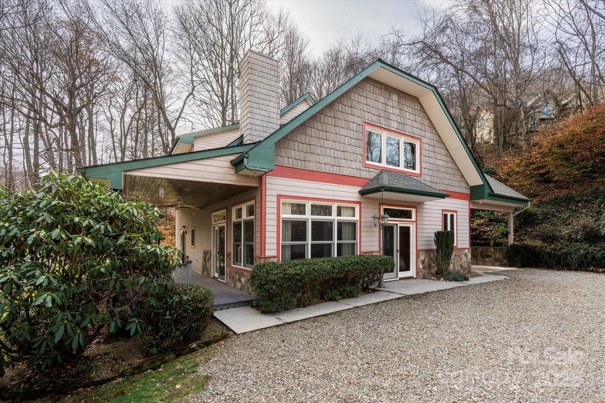 Waynesville, North Carolina, 28786, United States, 3 Bedrooms Bedrooms, ,3 BathroomsBathrooms,Residential,For Sale,1992184