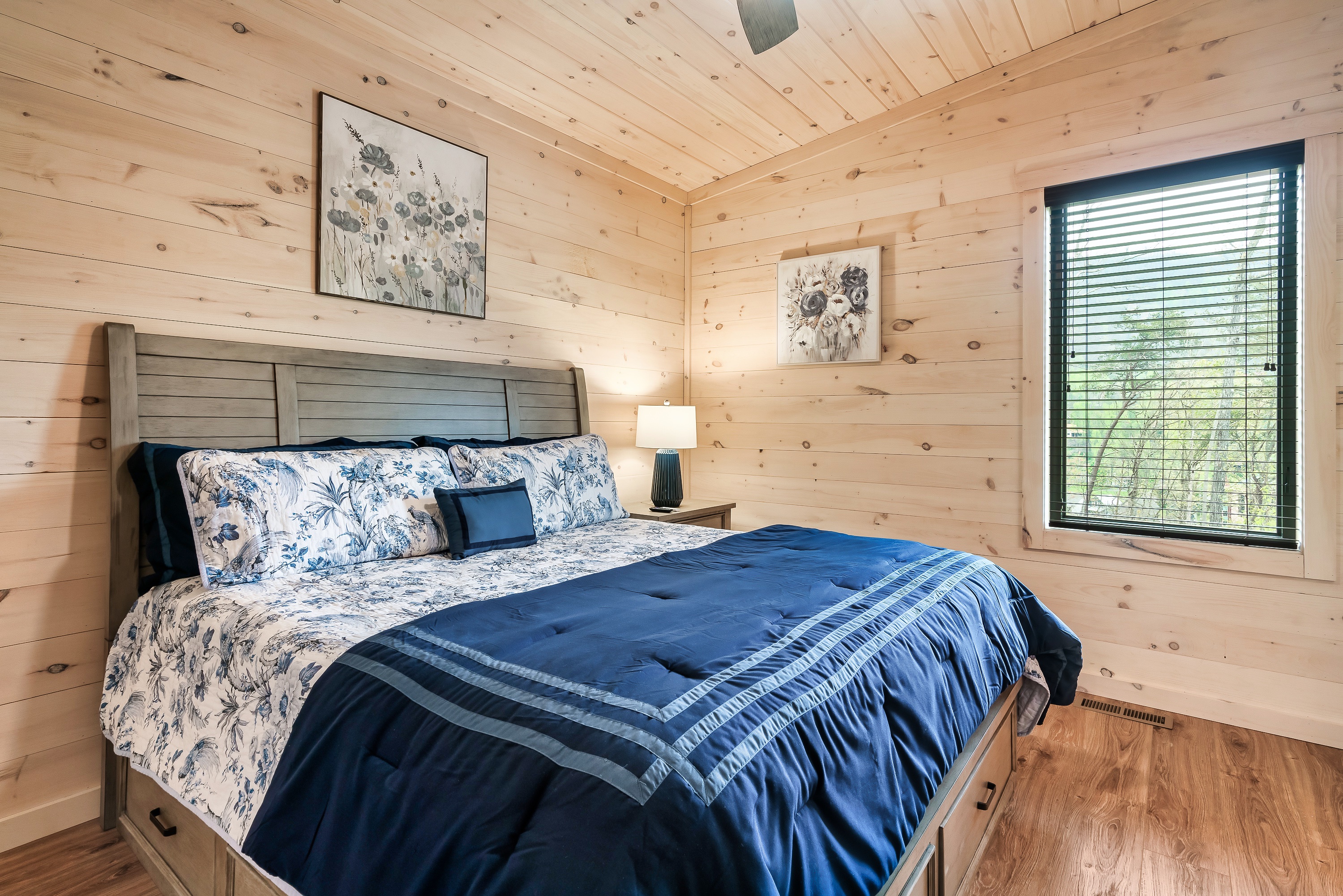 Gatlinburg, Tennessee, 37738, United States, 5 Bedrooms Bedrooms, ,4 BathroomsBathrooms,Residential,For Sale,1920322