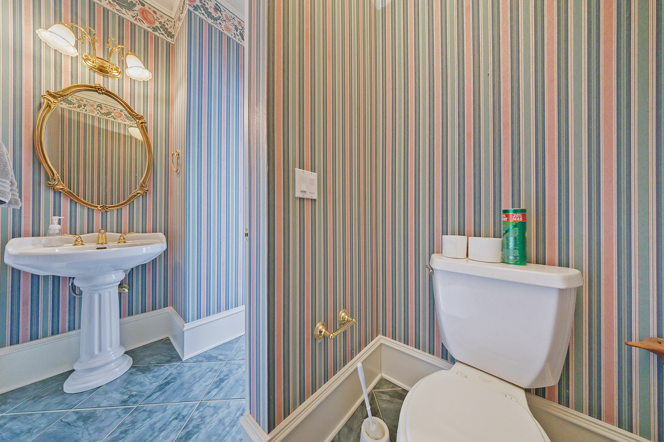  A Rare Opportunity to Own a Developer-Designed Lakefront Estate - 物件實景