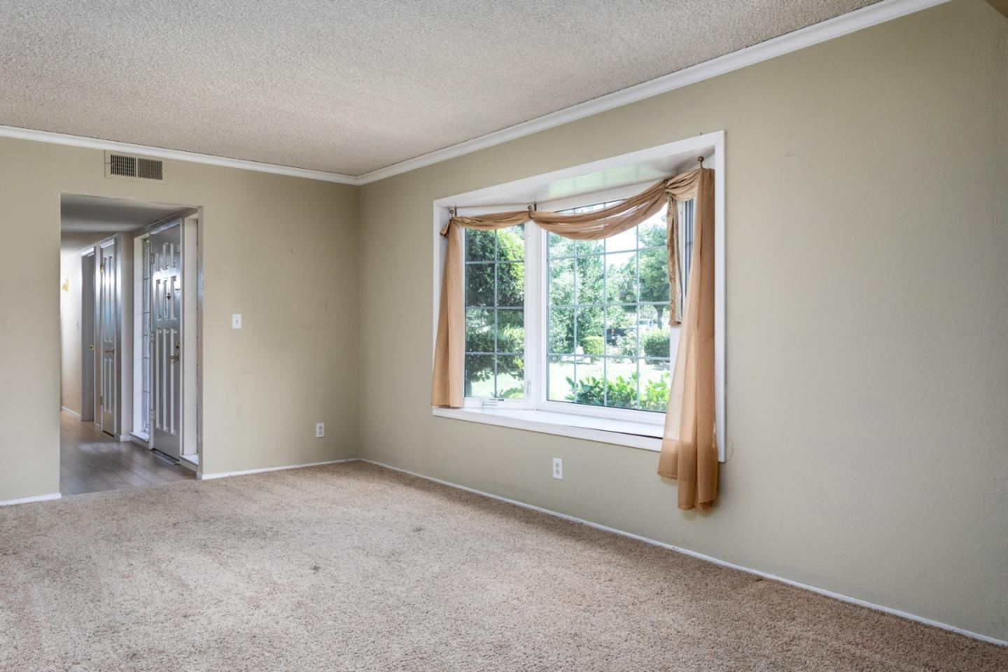 Clovis, California, 93611, United States, 4 Bedrooms Bedrooms, ,2 BathroomsBathrooms,Residential,For Sale,1907507
