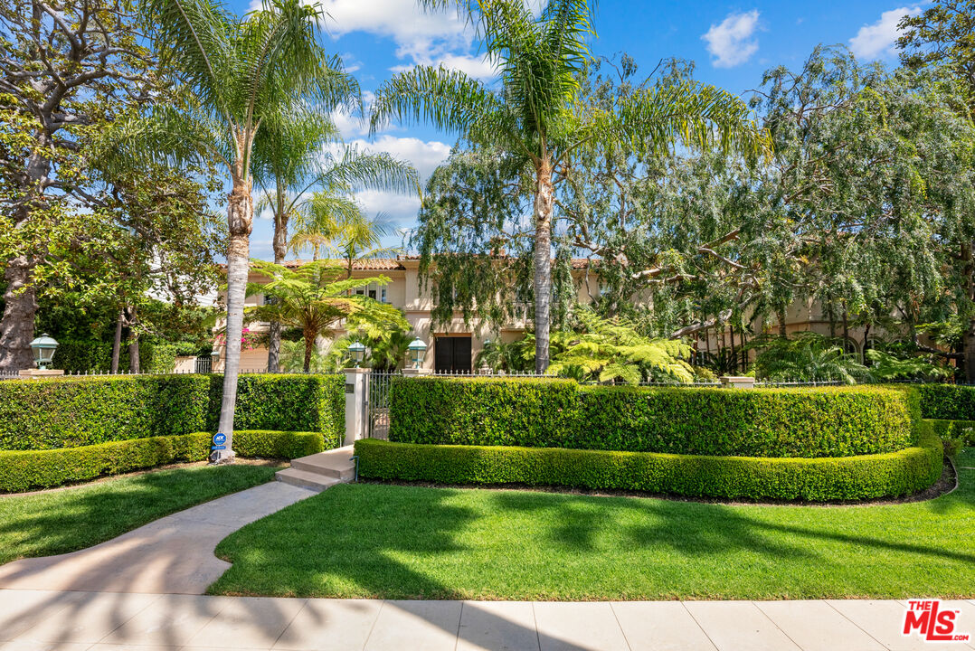 Beverly Hills, California, 90210, United States, 5 Bedrooms Bedrooms, ,6 BathroomsBathrooms,Residential,For Sale,1907457