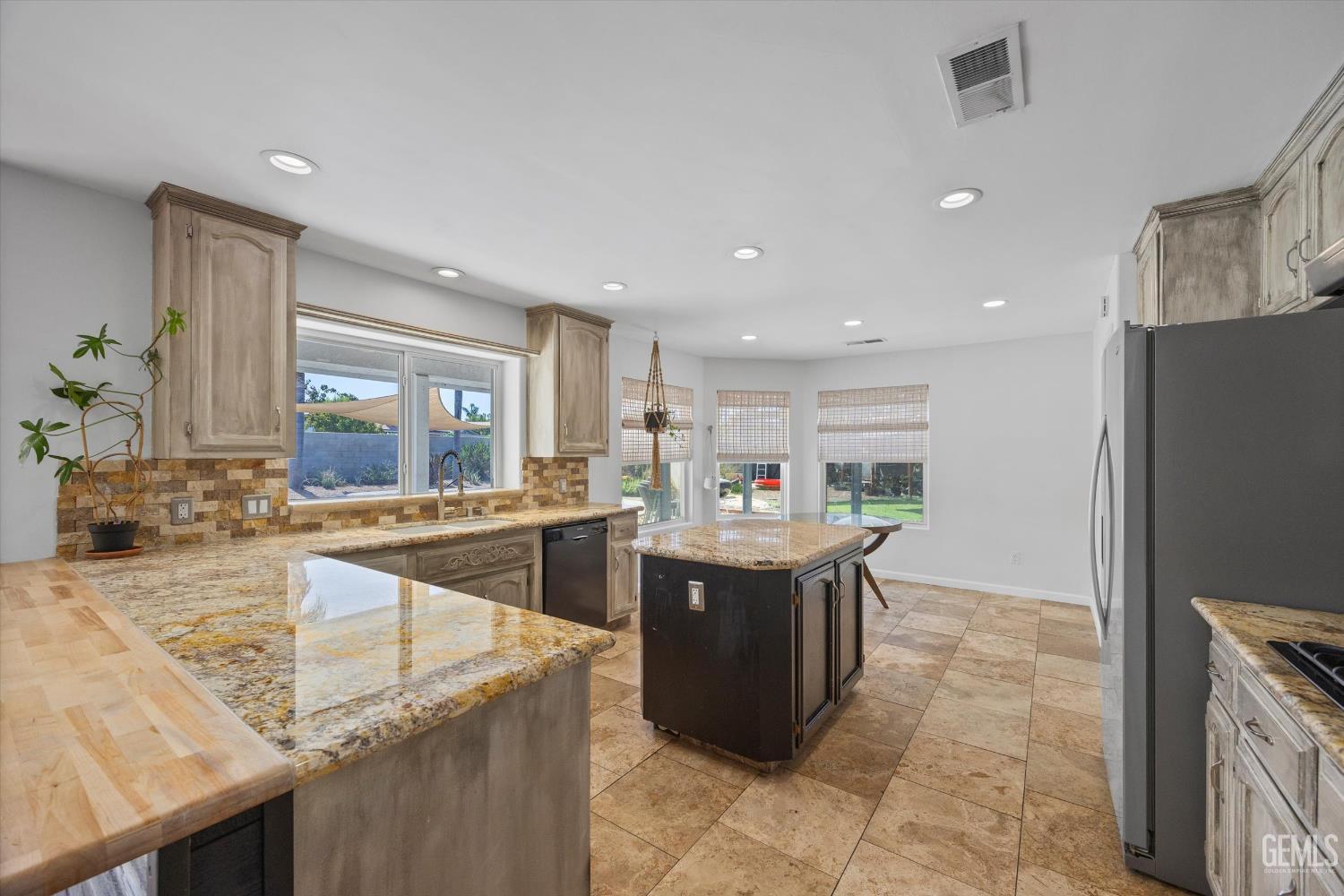 Bakersfield, California, 93312, United States, 4 Bedrooms Bedrooms, ,3 BathroomsBathrooms,Residential,For Sale,1903445