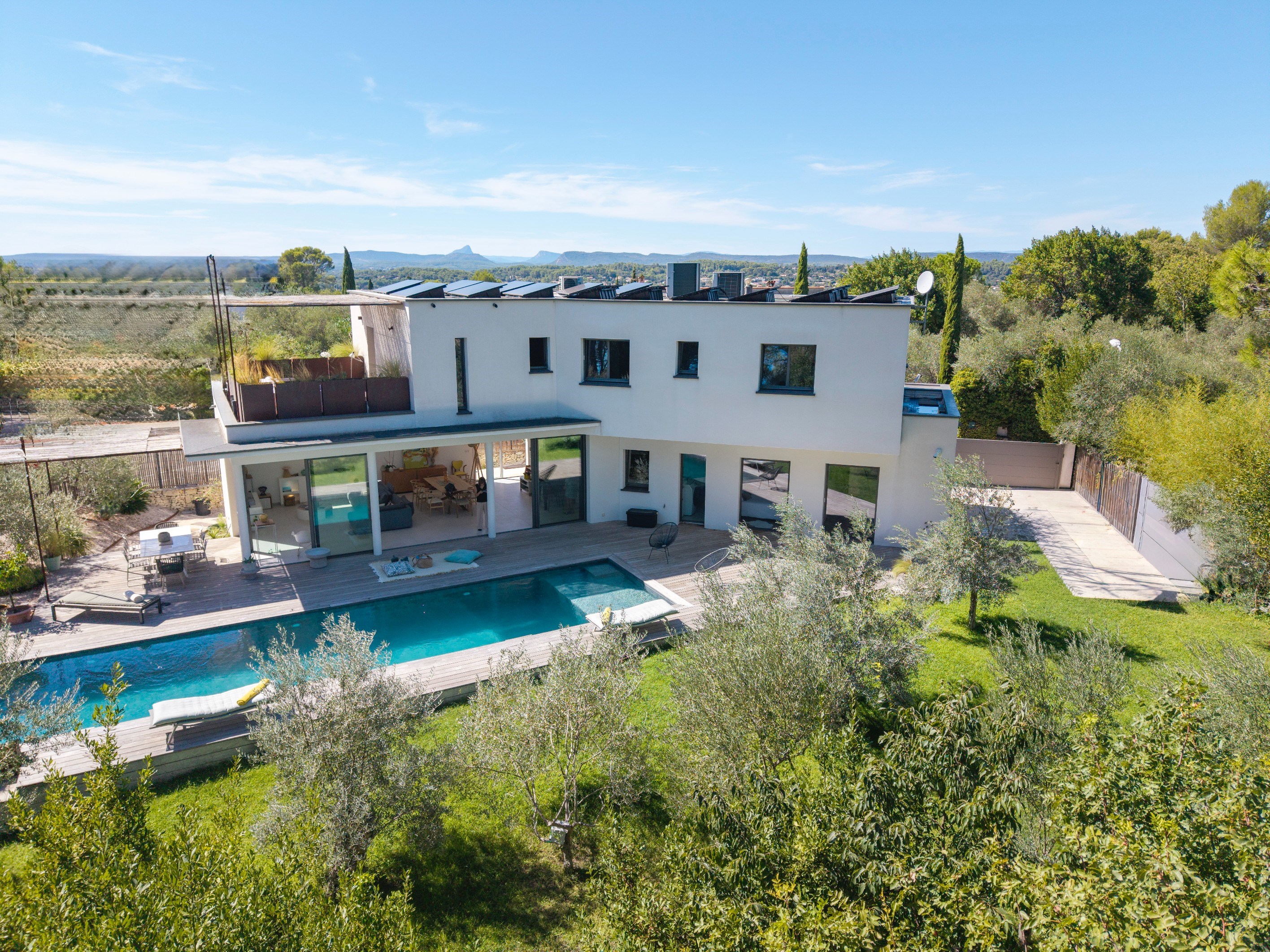  EXCEPTIONAL CONTEMPORARY VILLA — A LIFESTYLE THAT BLENDS INDOOR AND OUTDOOR SPA… - 物件實景