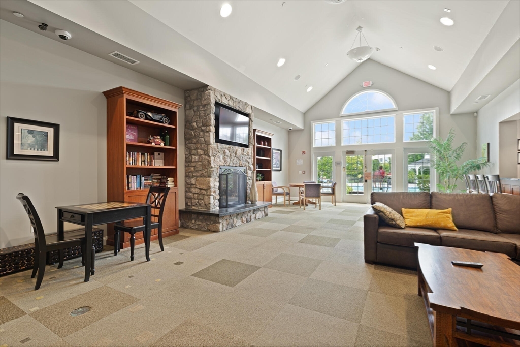 Braintree, Massachusetts, 02184, United States, 2 Bedrooms Bedrooms, ,2 BathroomsBathrooms,Residential,For Sale,1938636