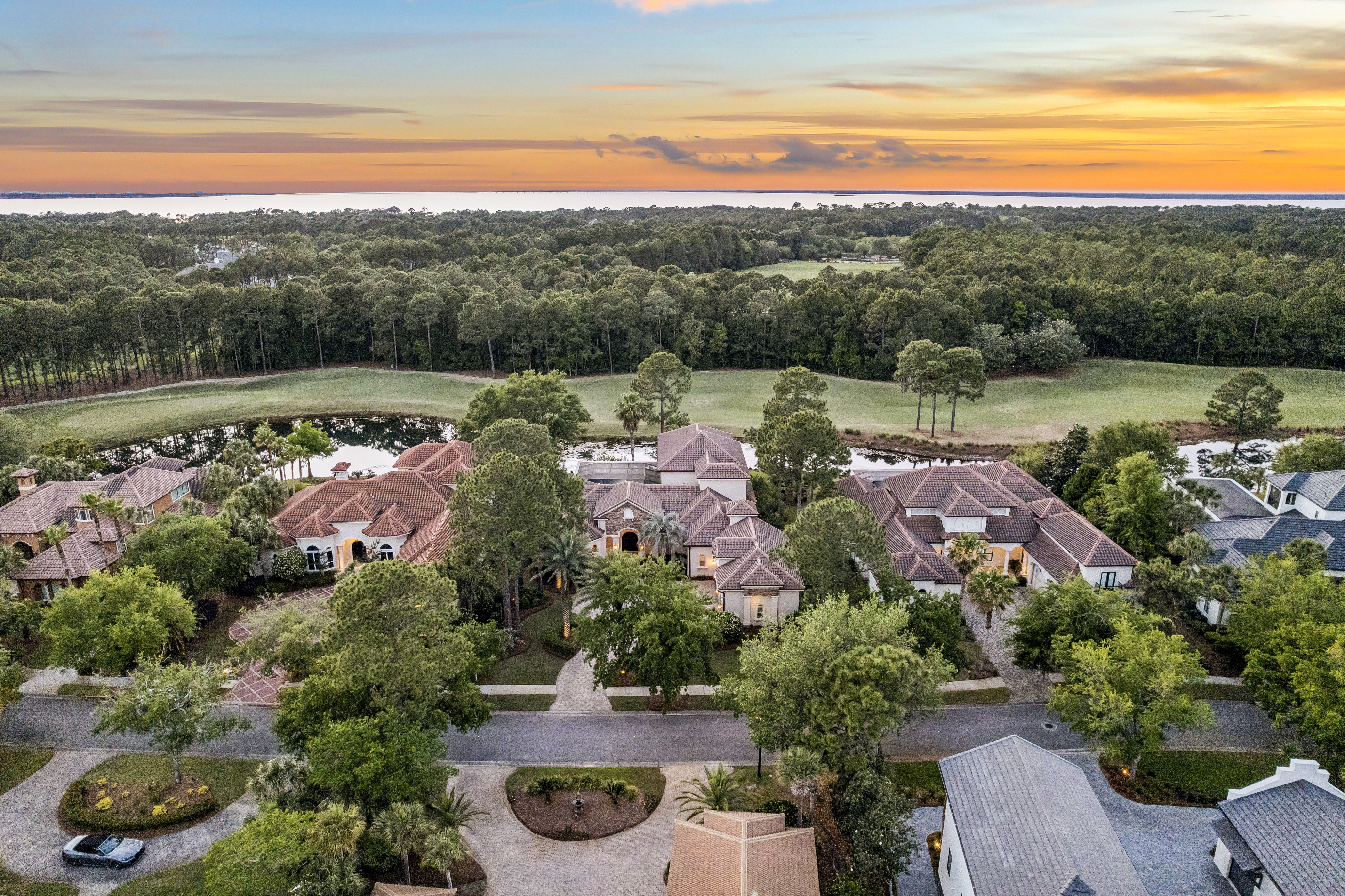  Refined Golf-Course Estate With Resort Amenities - 物件實景