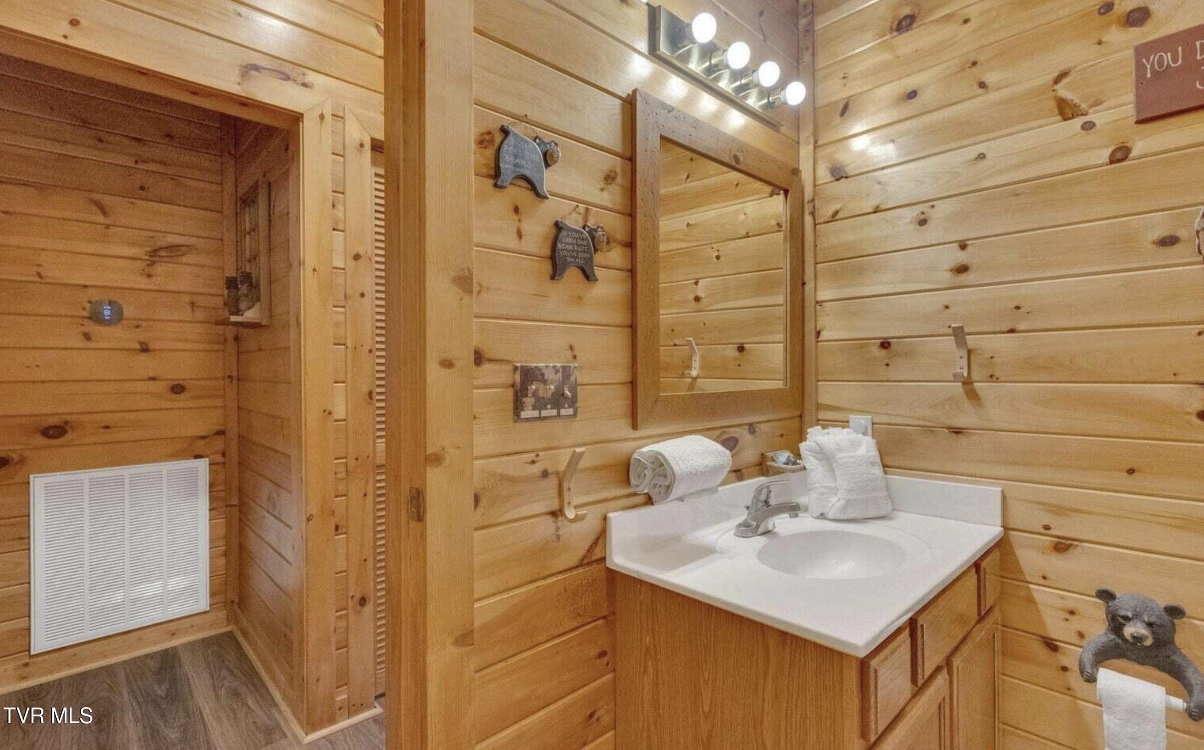 Sevierville, Tennessee, 37862, United States, 2 Bedrooms Bedrooms, ,2 BathroomsBathrooms,Residential,For Sale,2006449