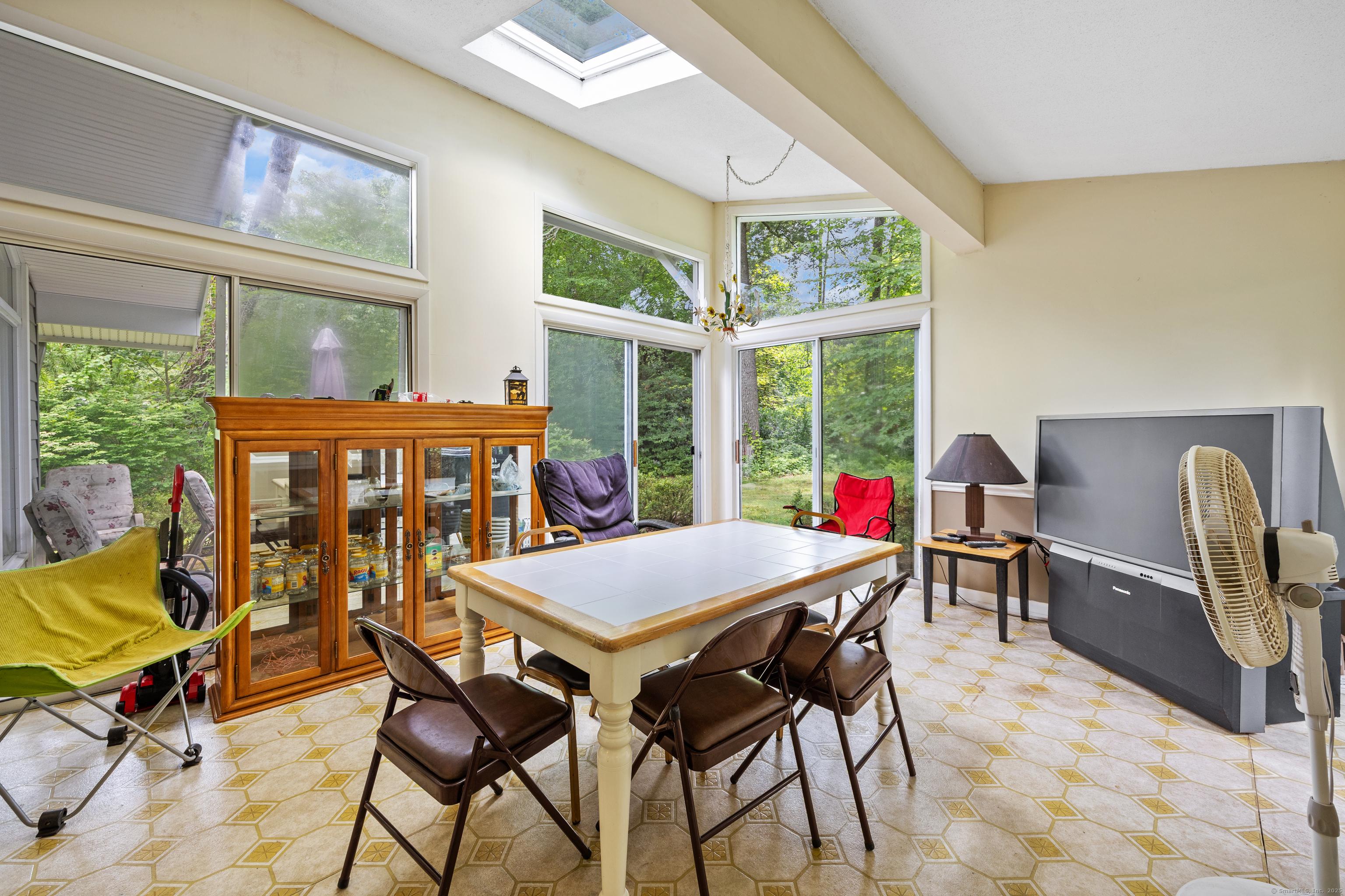 Avon, Connecticut, 06001, United States, 5 Bedrooms Bedrooms, ,3 BathroomsBathrooms,Residential,For Sale,1920498