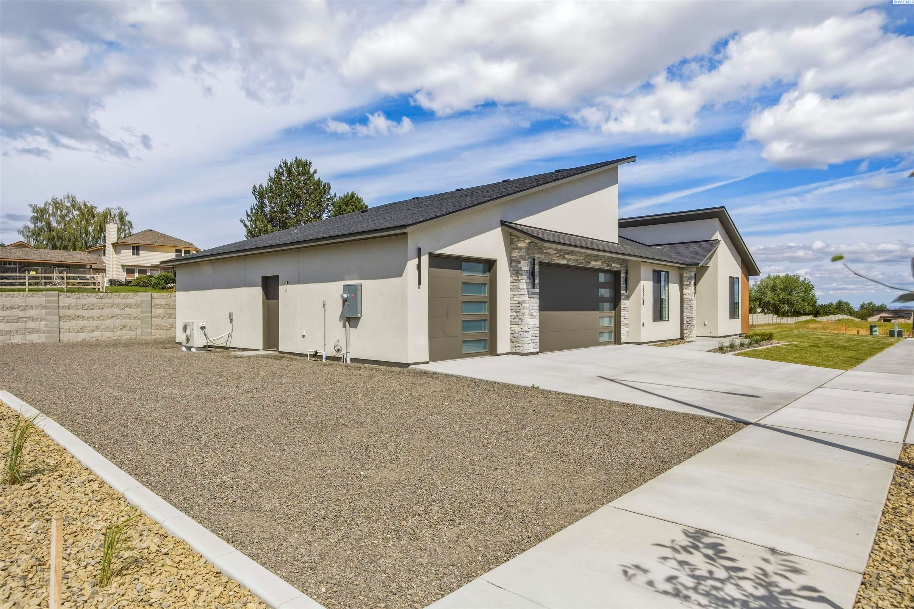 Richland, Washington, 99352, United States, 4 Bedrooms Bedrooms, ,3 BathroomsBathrooms,Residential,For Sale,2048116