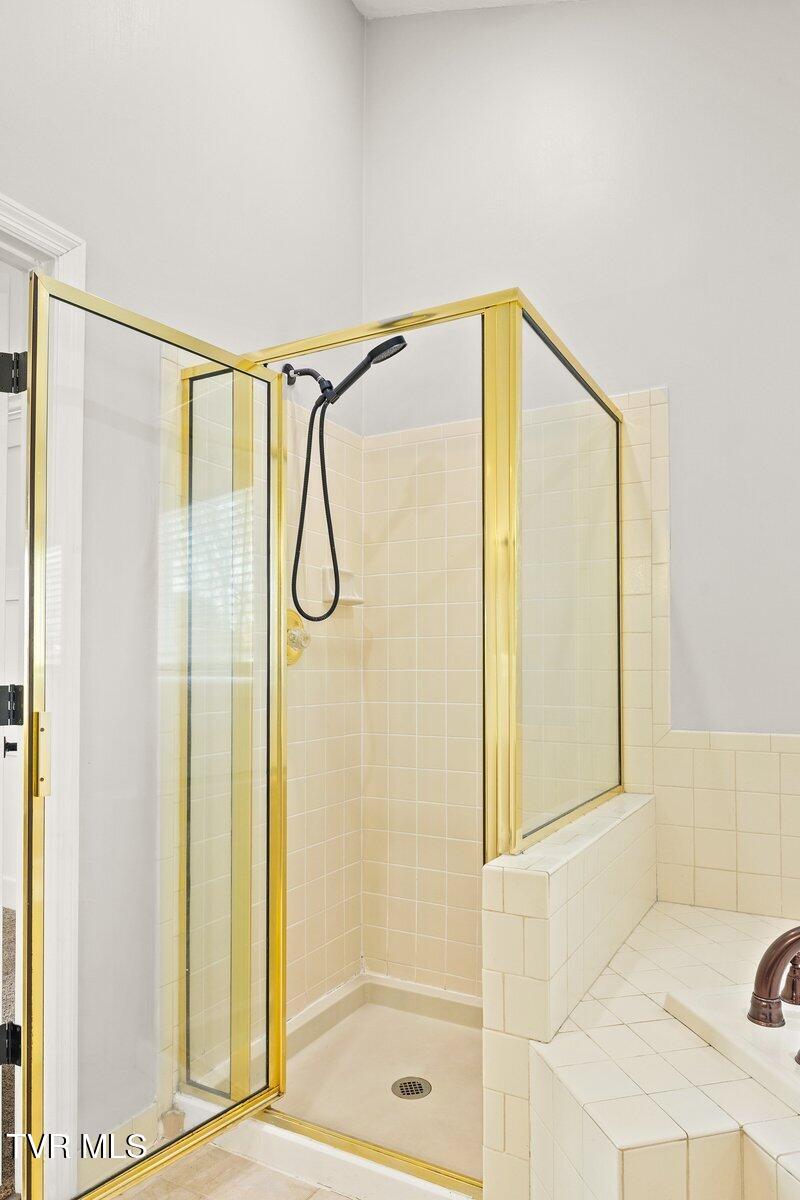 Gray, Tennessee, 37615, United States, 4 Bedrooms Bedrooms, ,3 BathroomsBathrooms,Residential,For Sale,1979136