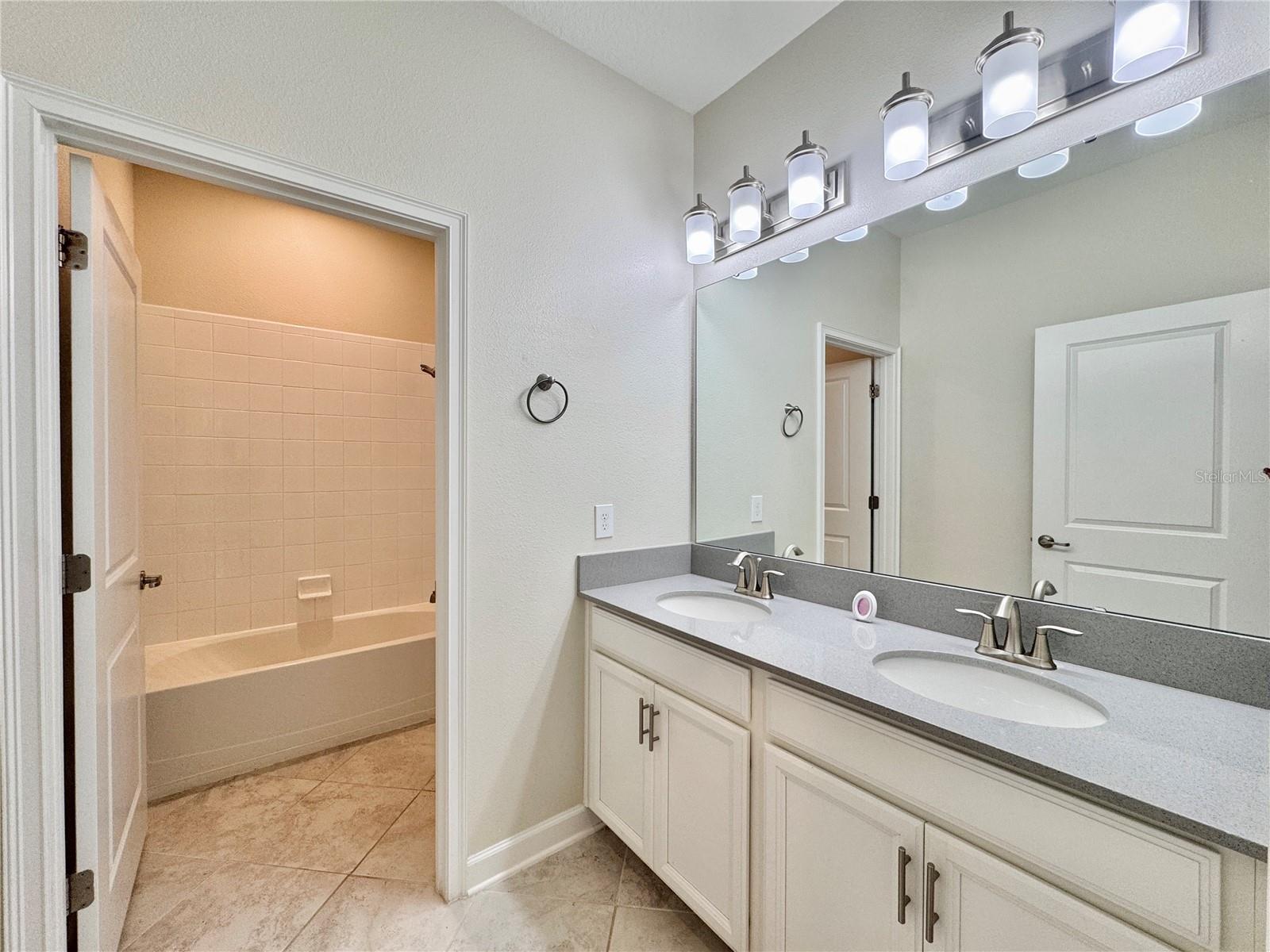 ORLANDO, Florida, 32832, United States, 4 Bedrooms Bedrooms, ,3 BathroomsBathrooms,Residential,For Sale,1980817