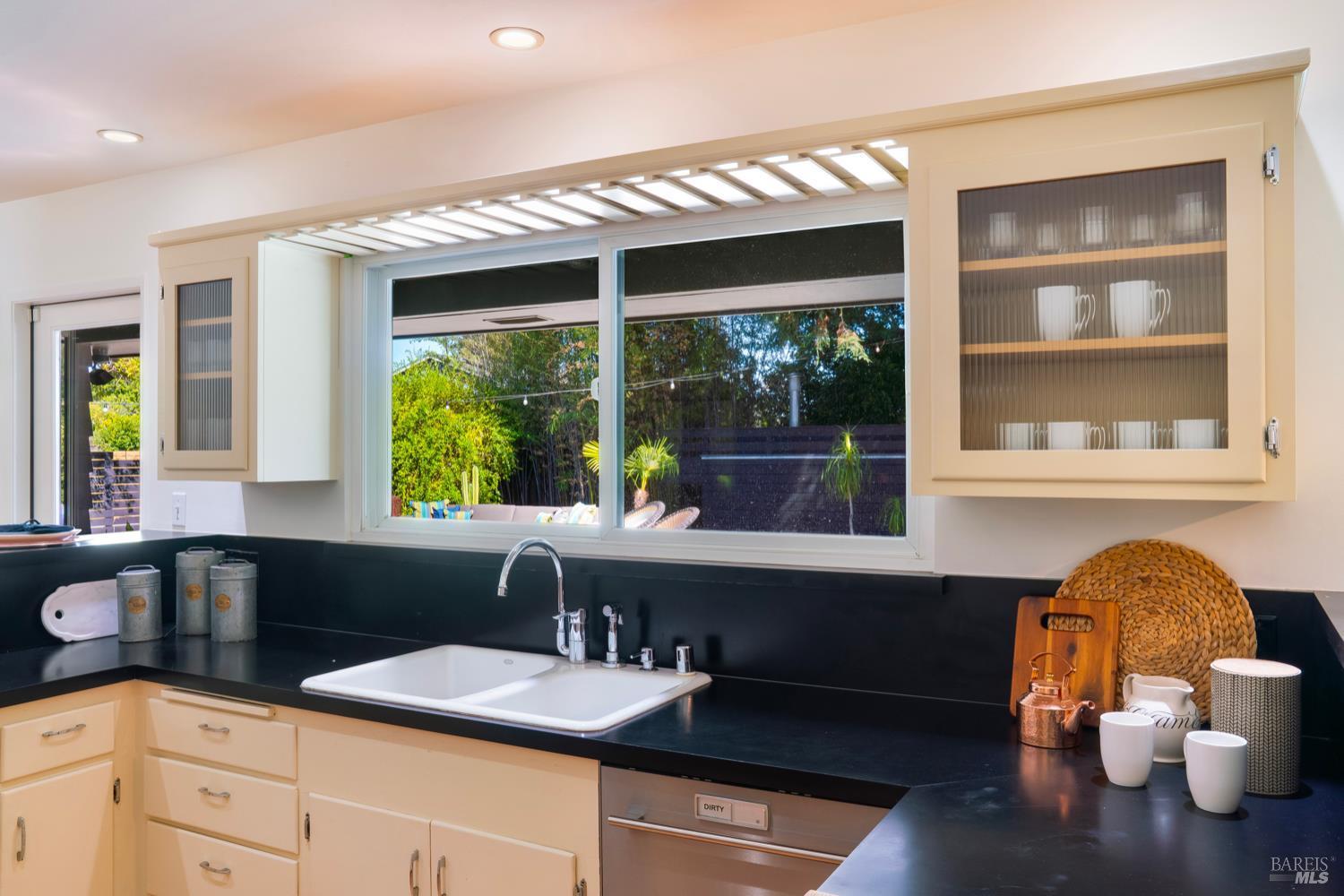 St. Helena, California, 94574, United States, 3 Bedrooms Bedrooms, ,3 BathroomsBathrooms,Residential,For Sale,1941008