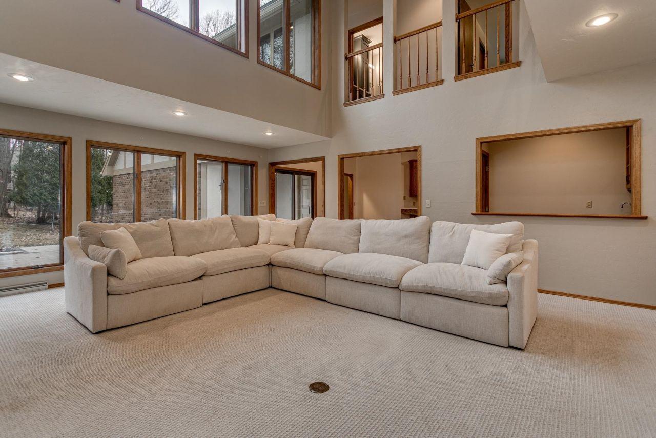 GREEN BAY, Wisconsin, 54313, United States, 5 Bedrooms Bedrooms, ,4 BathroomsBathrooms,Residential,For Sale,1768354