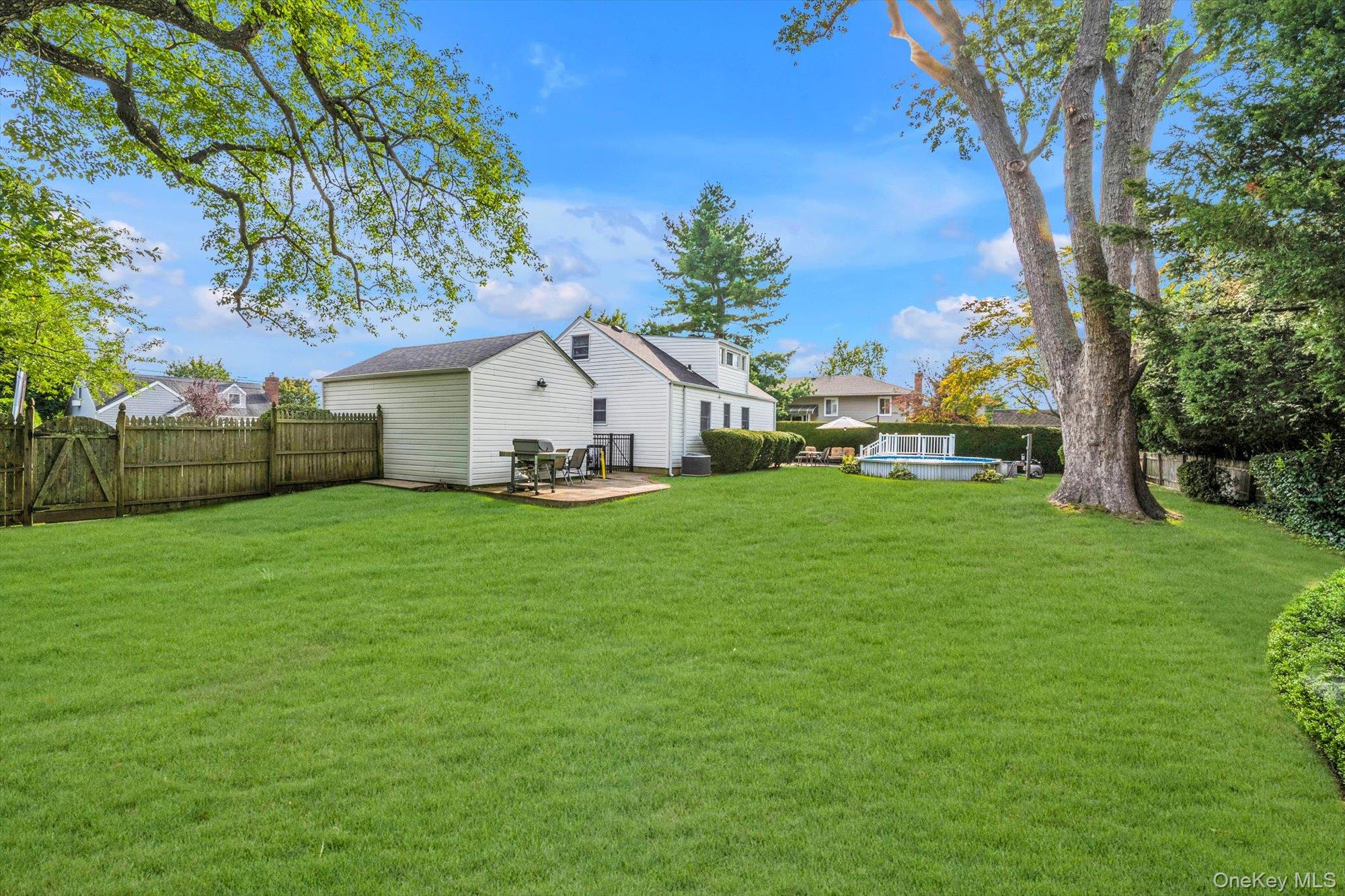 Hicksville, New York, 11801, United States, 3 Bedrooms Bedrooms, ,2 BathroomsBathrooms,Residential,For Sale,1950736