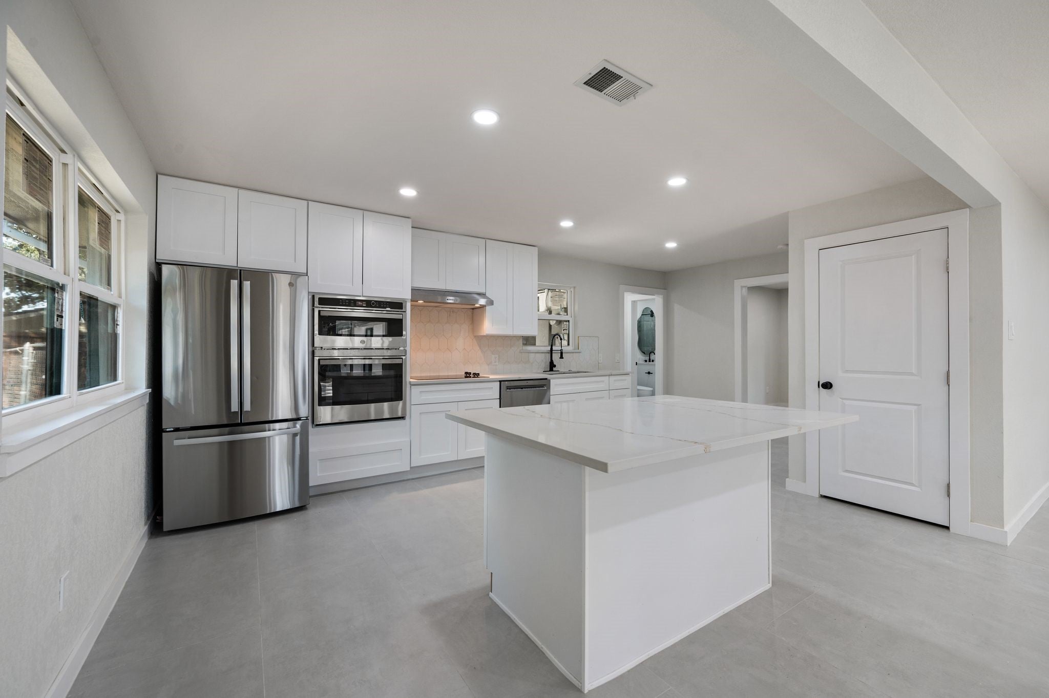 Euless, Texas, 76040, United States, 4 Bedrooms Bedrooms, ,3 BathroomsBathrooms,Residential,For Sale,1978153