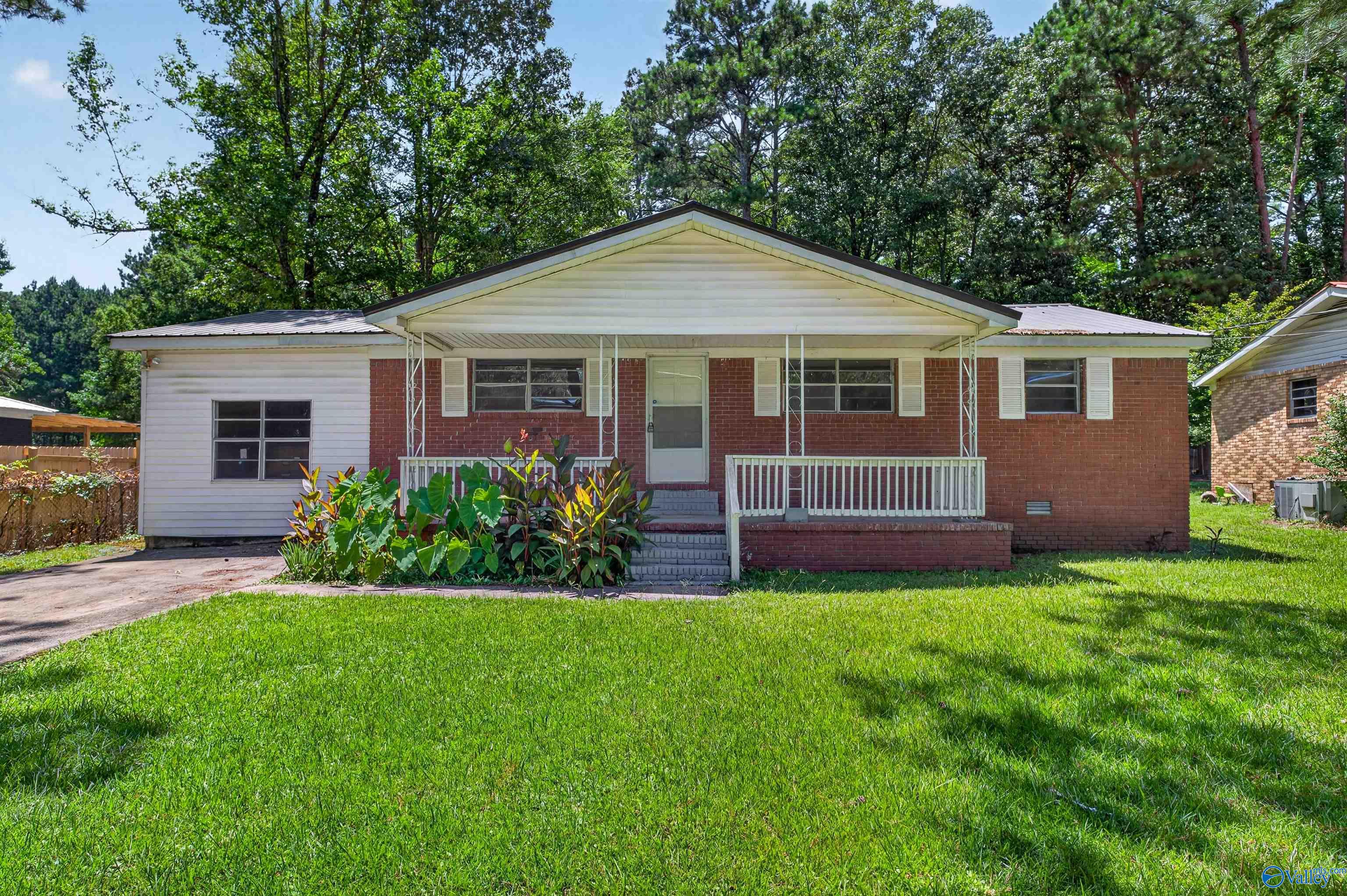 Hooks Lake Rd, Gadsden, AL 35901