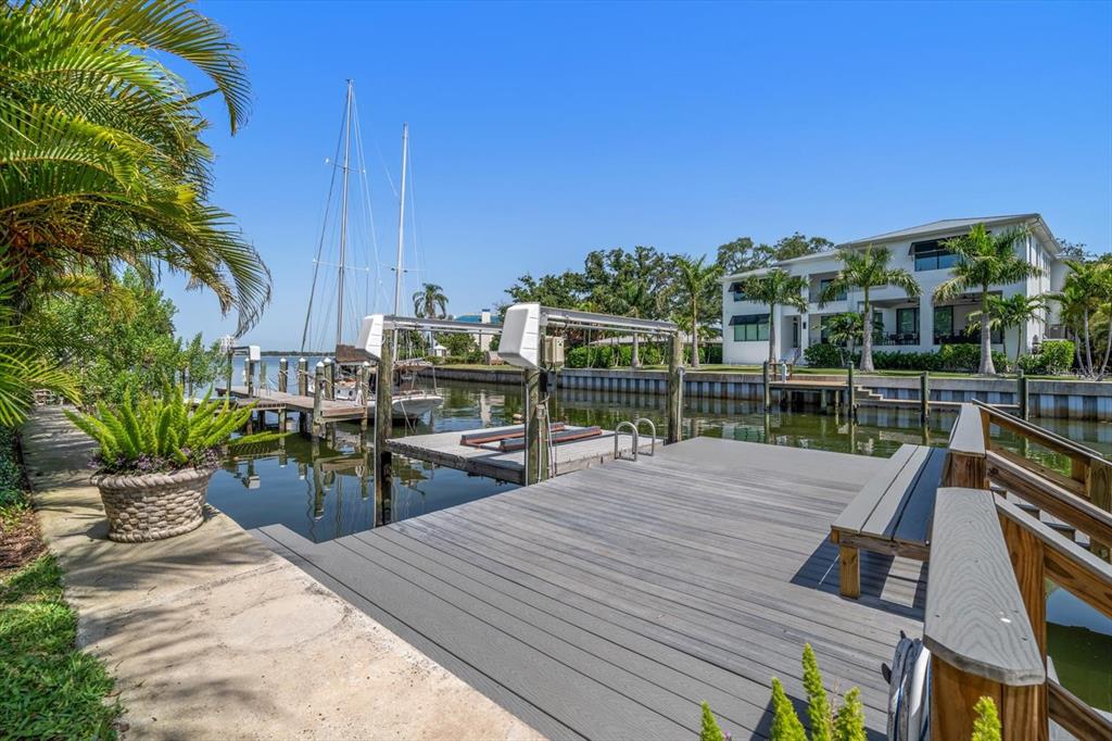 Tampa, Florida, 33606, United States, 5 Bedrooms Bedrooms, ,4 BathroomsBathrooms,Residential,For Sale,1827015