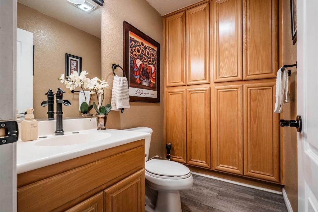 Hemet, California, 92545, United States, 5 Bedrooms Bedrooms, ,3 BathroomsBathrooms,Residential,For Sale,1877252