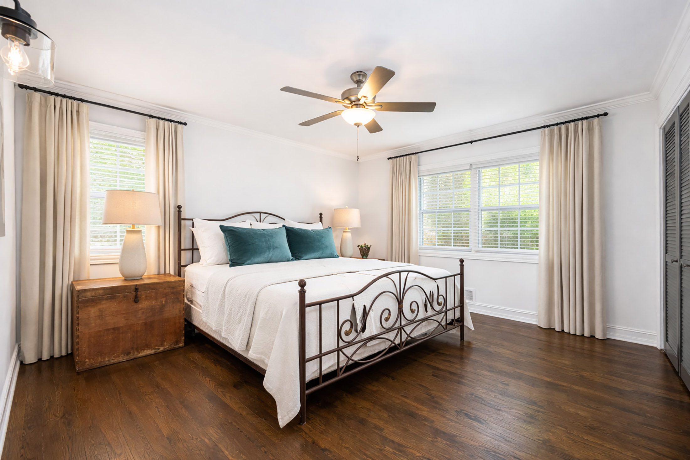  Beautiful Sprawling Ranch Set on an Expansive Corner Lot - 物件實景