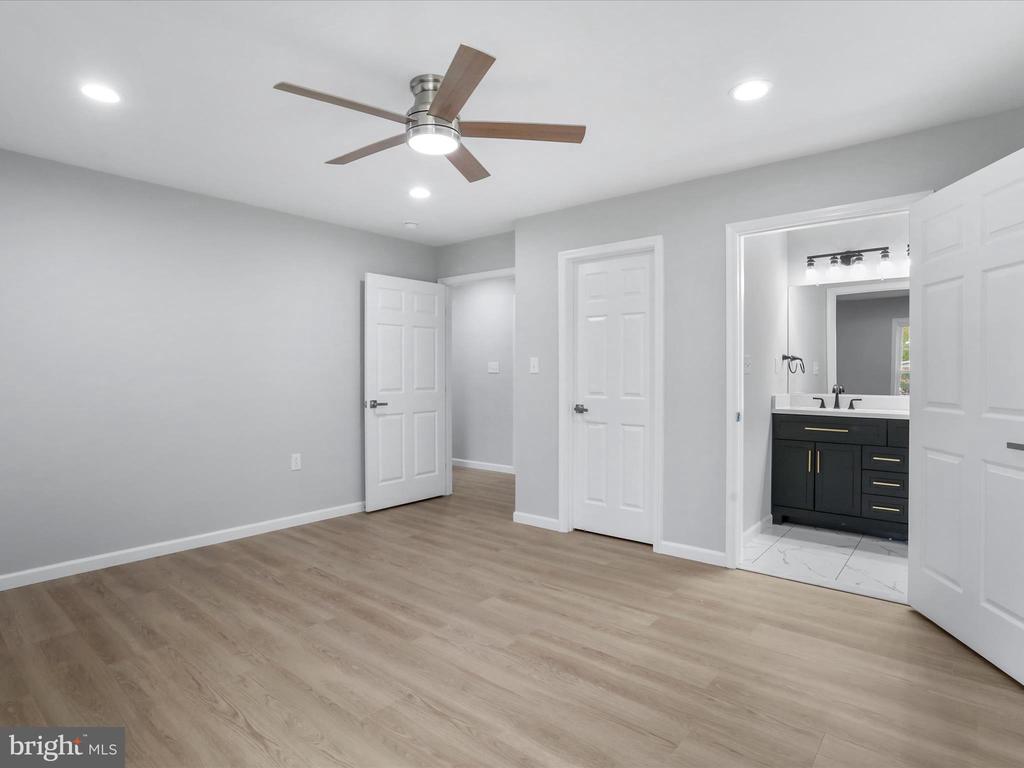 Woodstock, Virginia, 22664, United States, 5 Bedrooms Bedrooms, ,3 BathroomsBathrooms,Residential,For Sale,1982458