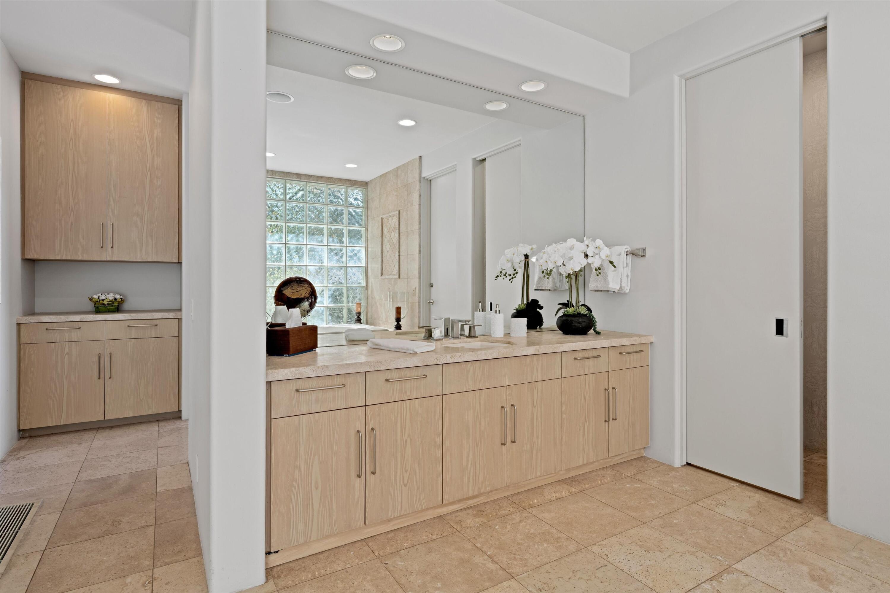 Palm Desert, California, 92260, United States, 4 Bedrooms Bedrooms, ,6 BathroomsBathrooms,Residential,For Sale,2002034