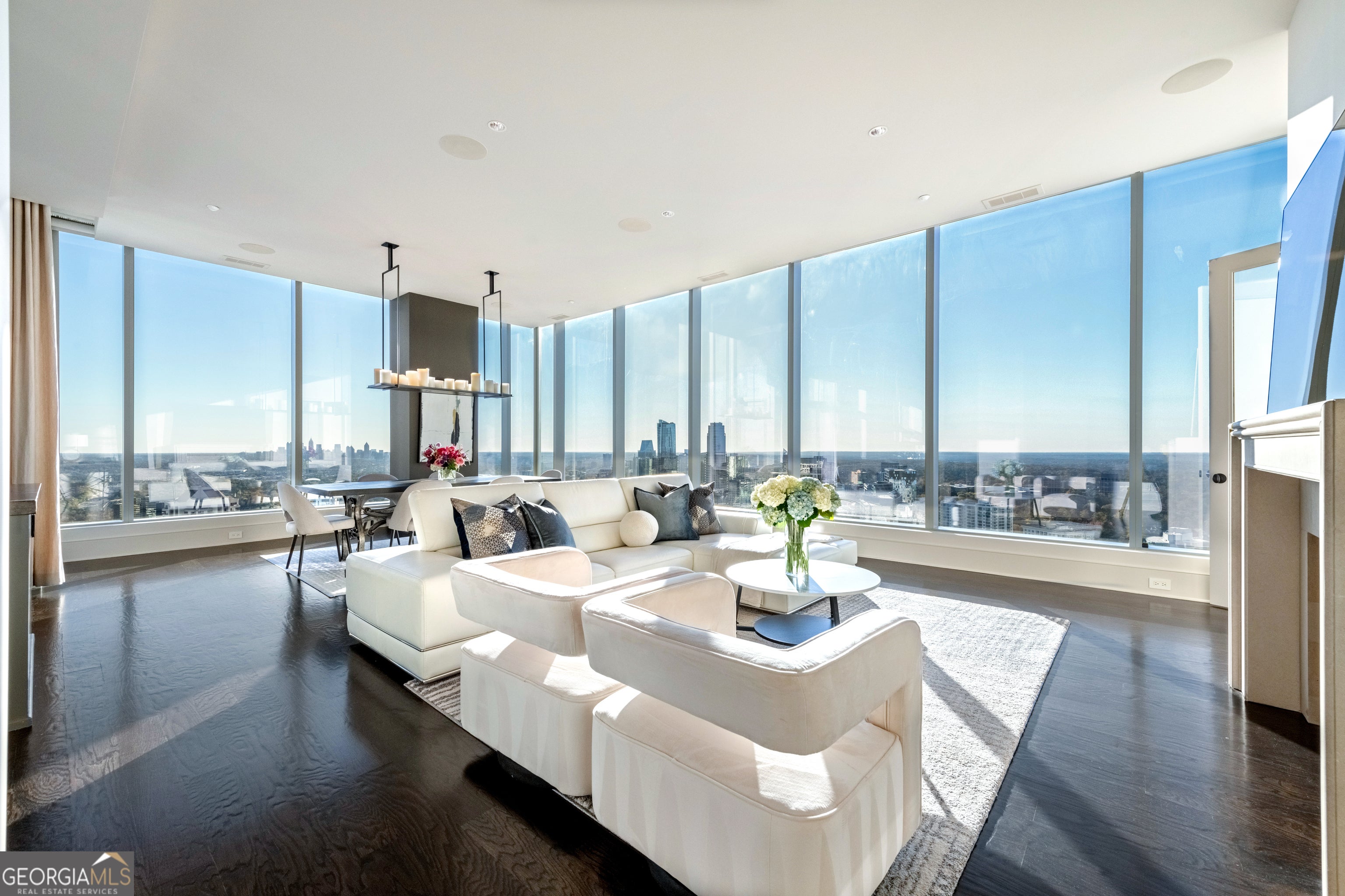 Atlanta, Georgia, 30326, United States, 3 Bedrooms Bedrooms, ,4 BathroomsBathrooms,Residential,For Sale,1858951