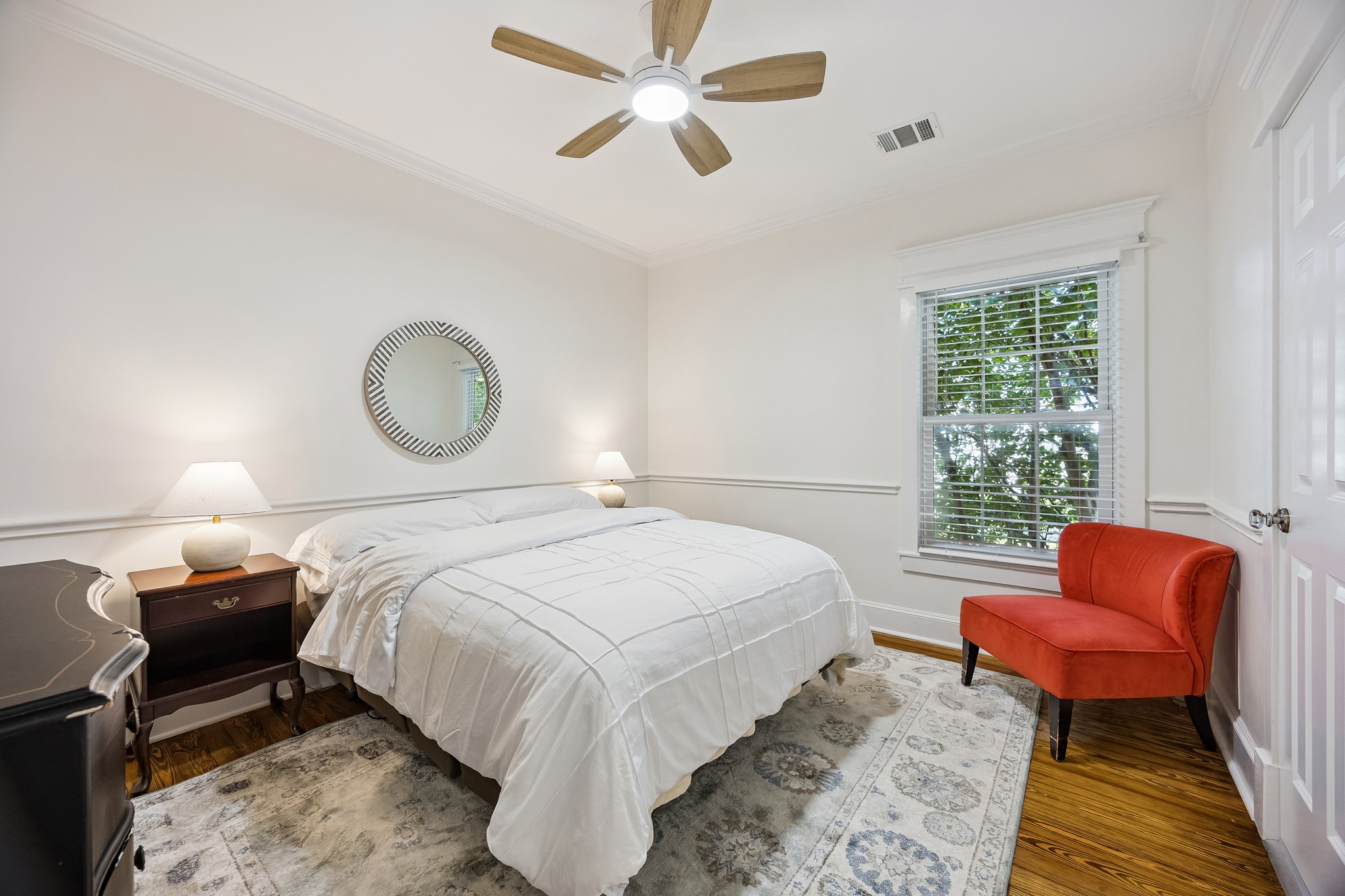  216 E 26th Street - 物件實景