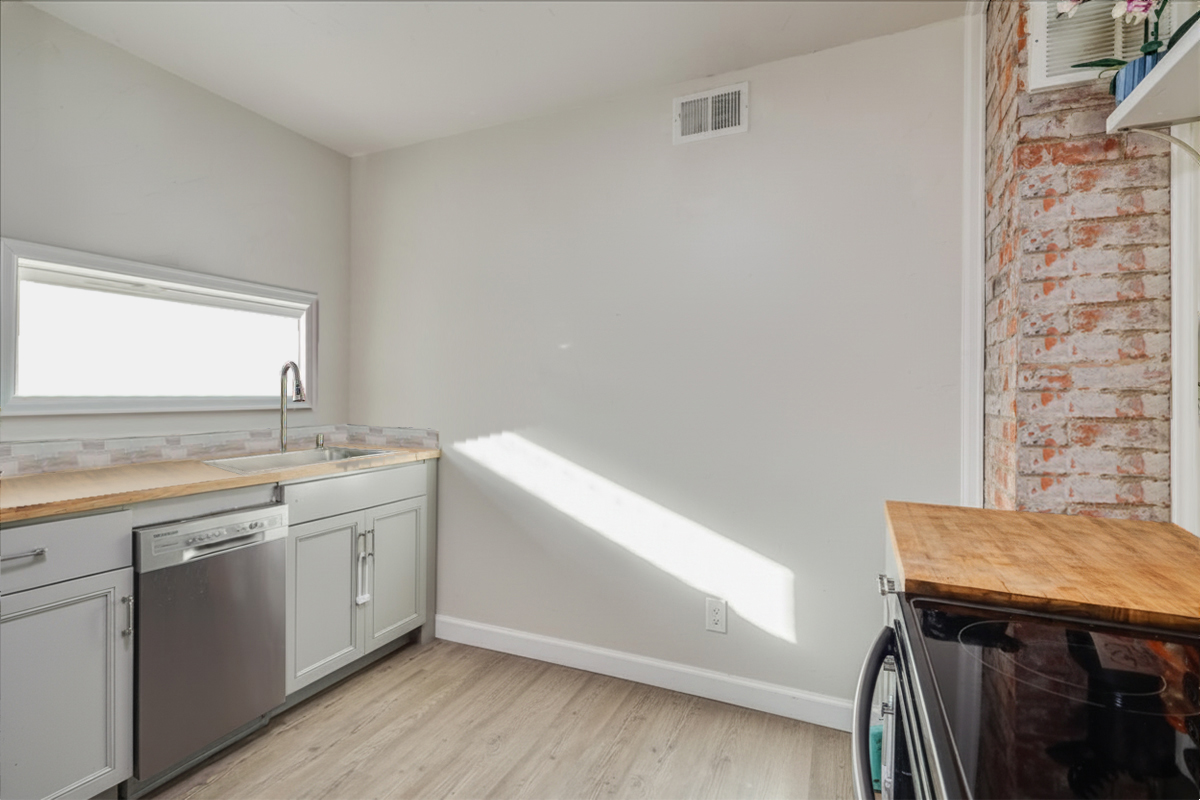 Cheyenne, Wyoming, 82001, United States, 4 Bedrooms Bedrooms, ,4 BathroomsBathrooms,Residential,For Sale,1978140