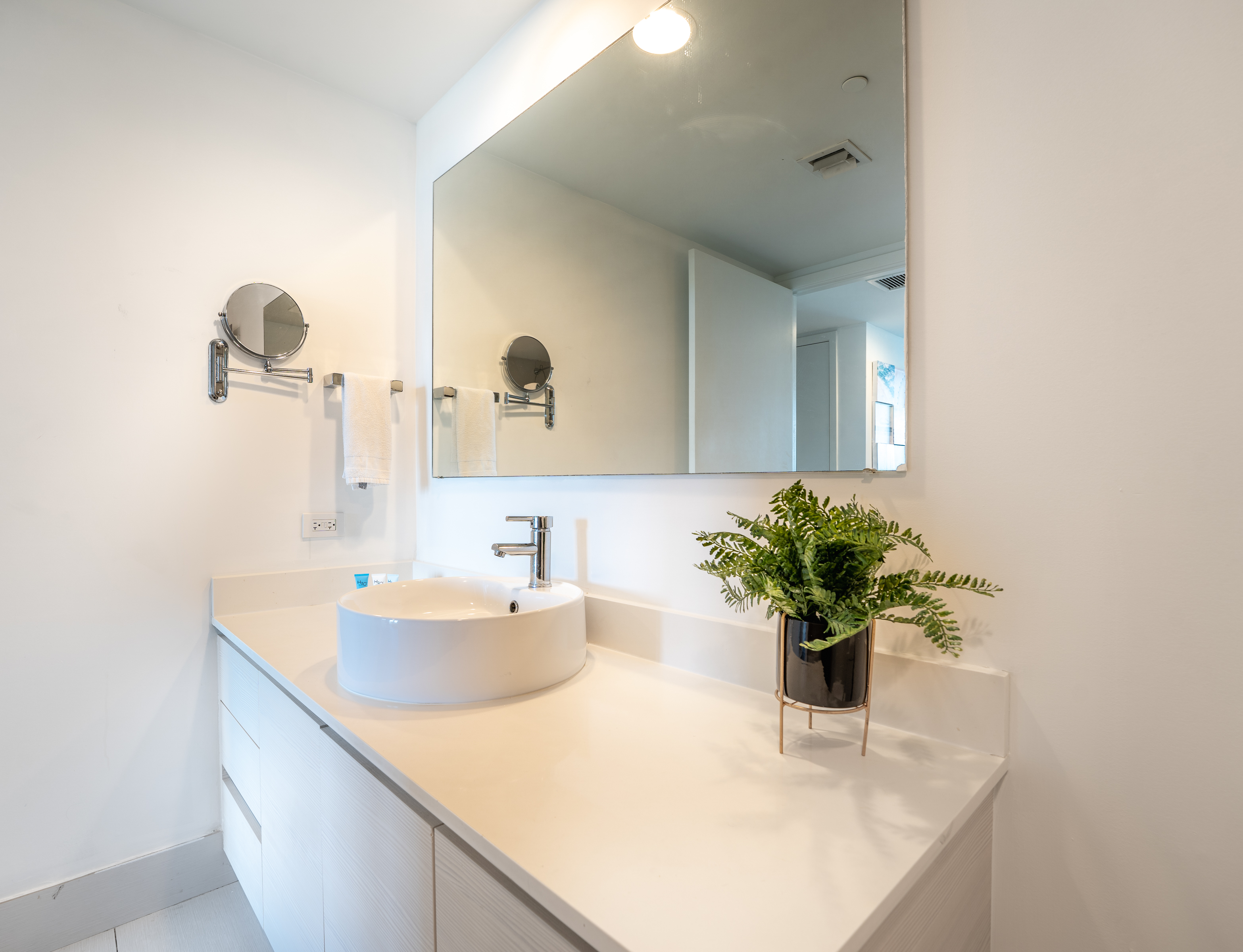  2602 E Hallandale Beach Blvd, Hallandale Beach, FL, 33009 - 物件實景