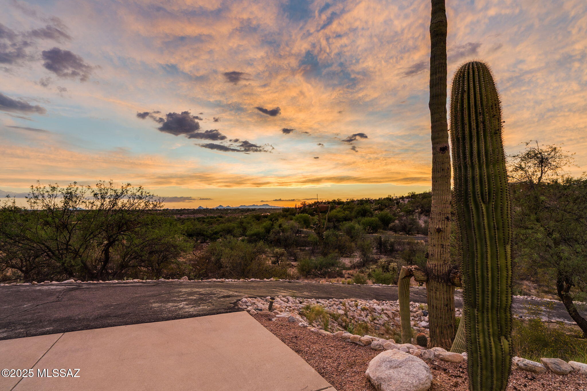 Tucson, Arizona, 85747, United States, 3 Bedrooms Bedrooms, ,3 BathroomsBathrooms,Residential,For Sale,1901020