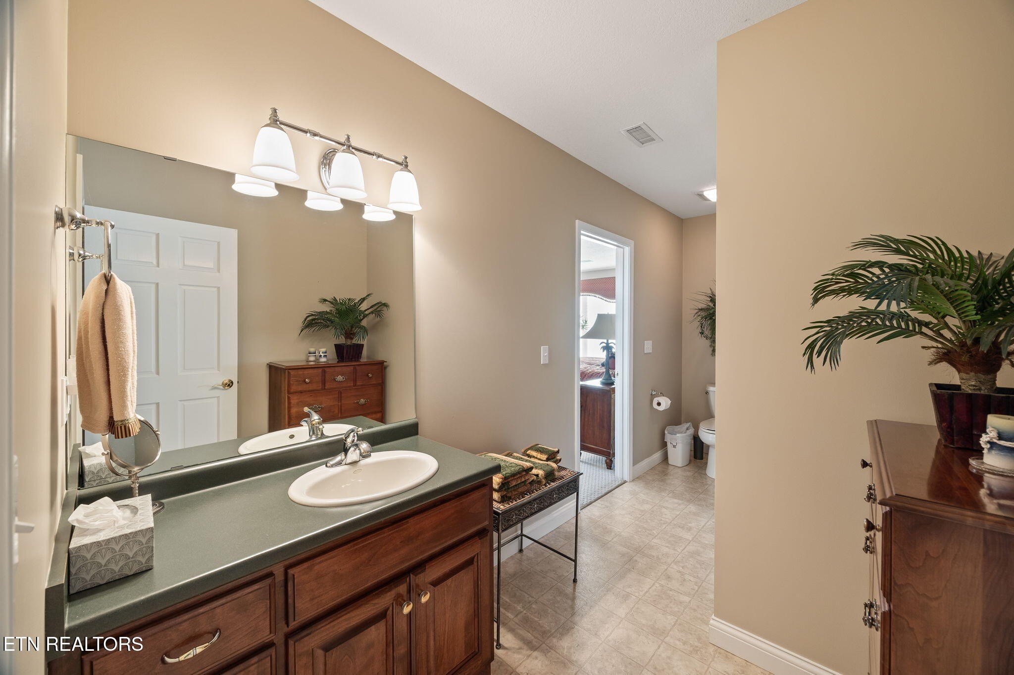 Deer Lodge, Tennessee, 37726, United States, 3 Bedrooms Bedrooms, ,4 BathroomsBathrooms,Residential,For Sale,1996492