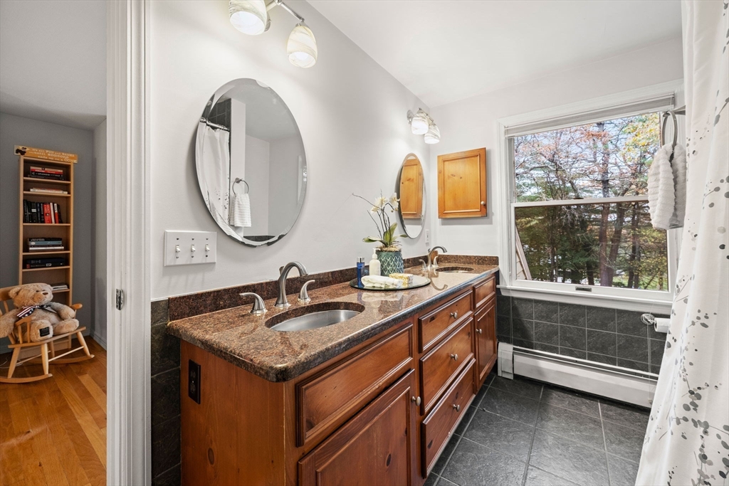 Andover, Massachusetts, 01810, United States, 4 Bedrooms Bedrooms, ,3 BathroomsBathrooms,Residential,For Sale,1987628