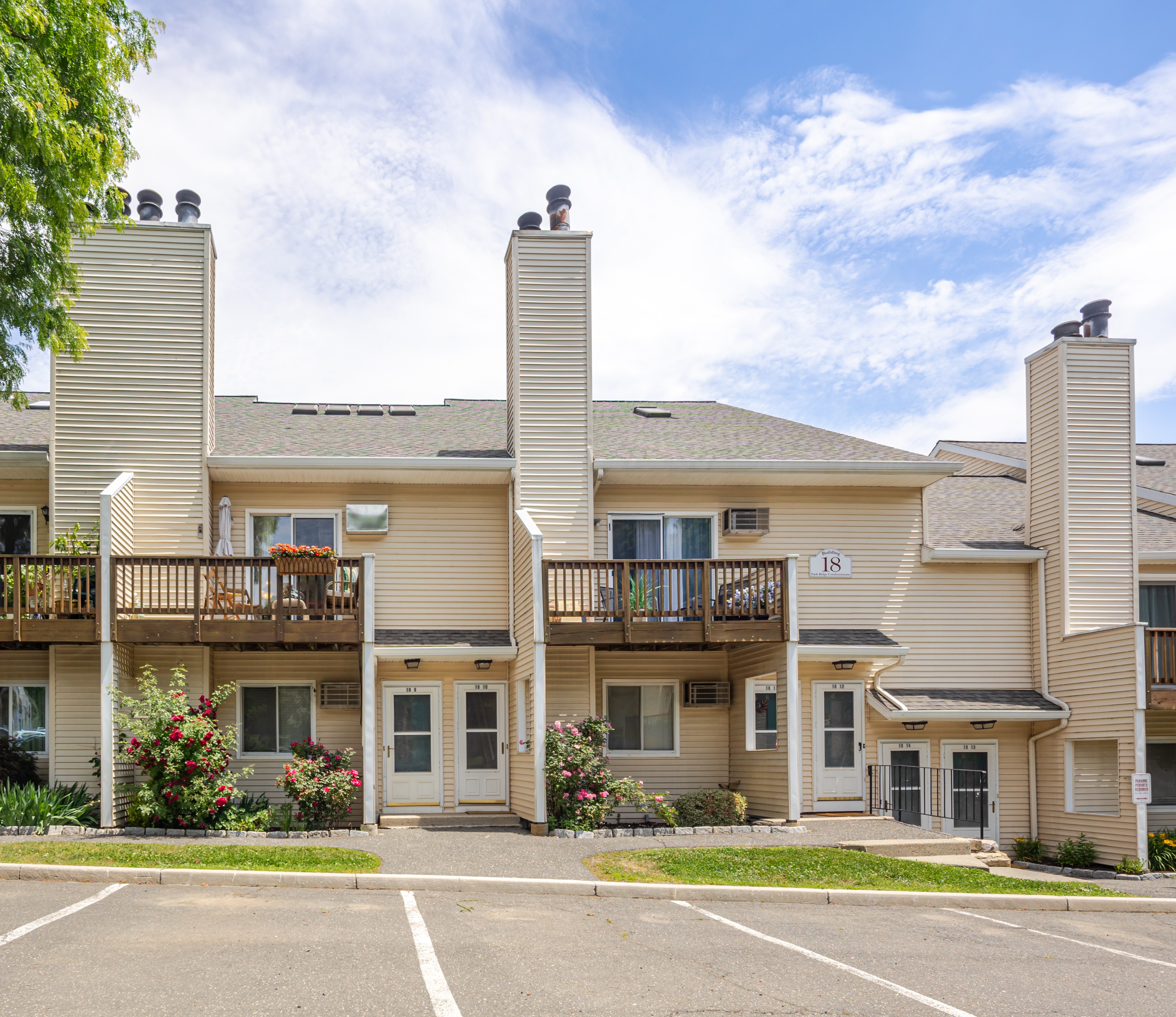  Upper Level Two-Story Townhouse - 物件實景