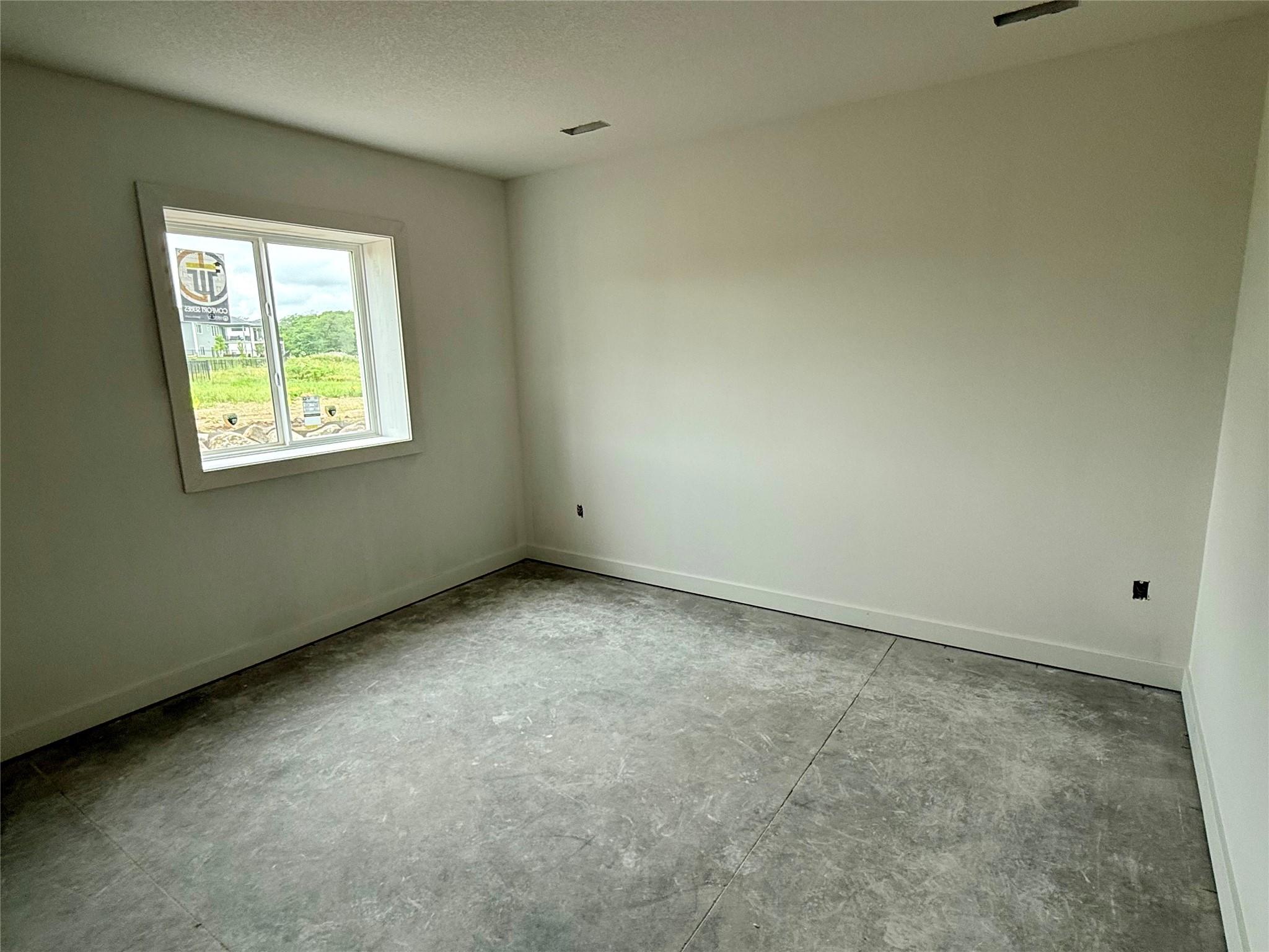Urbandale, Iowa, 50111, United States, 4 Bedrooms Bedrooms, ,3 BathroomsBathrooms,Residential,For Sale,1872106