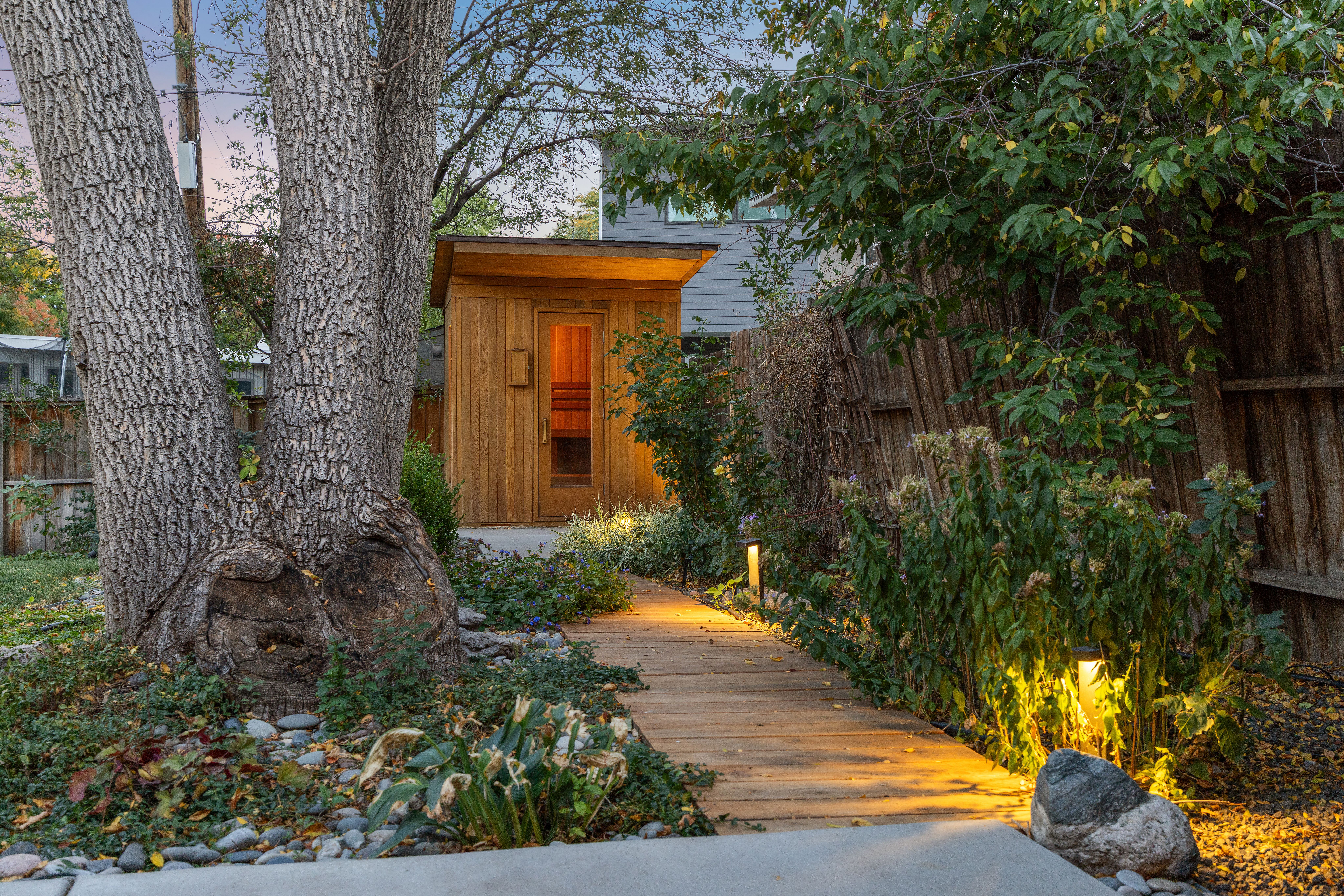  Mid-century modern lives with an effortless connection between indoors and out. - 物件實景