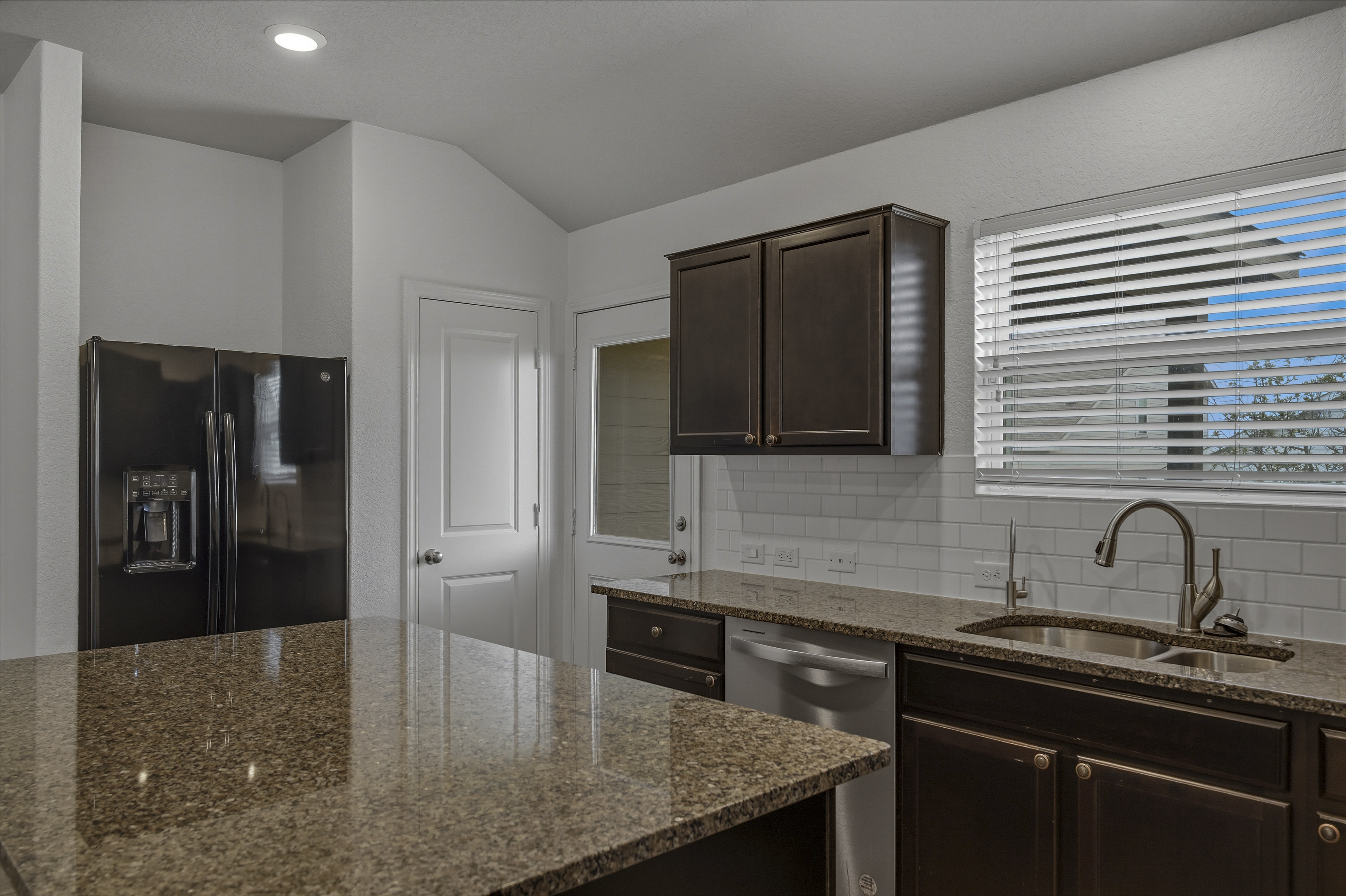  Beautifully Updated With Open Concept - 物件實景
