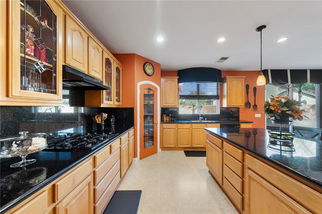 Eastvale, California, 91752, United States, 5 Bedrooms Bedrooms, ,5 BathroomsBathrooms,Residential,For Sale,1995400