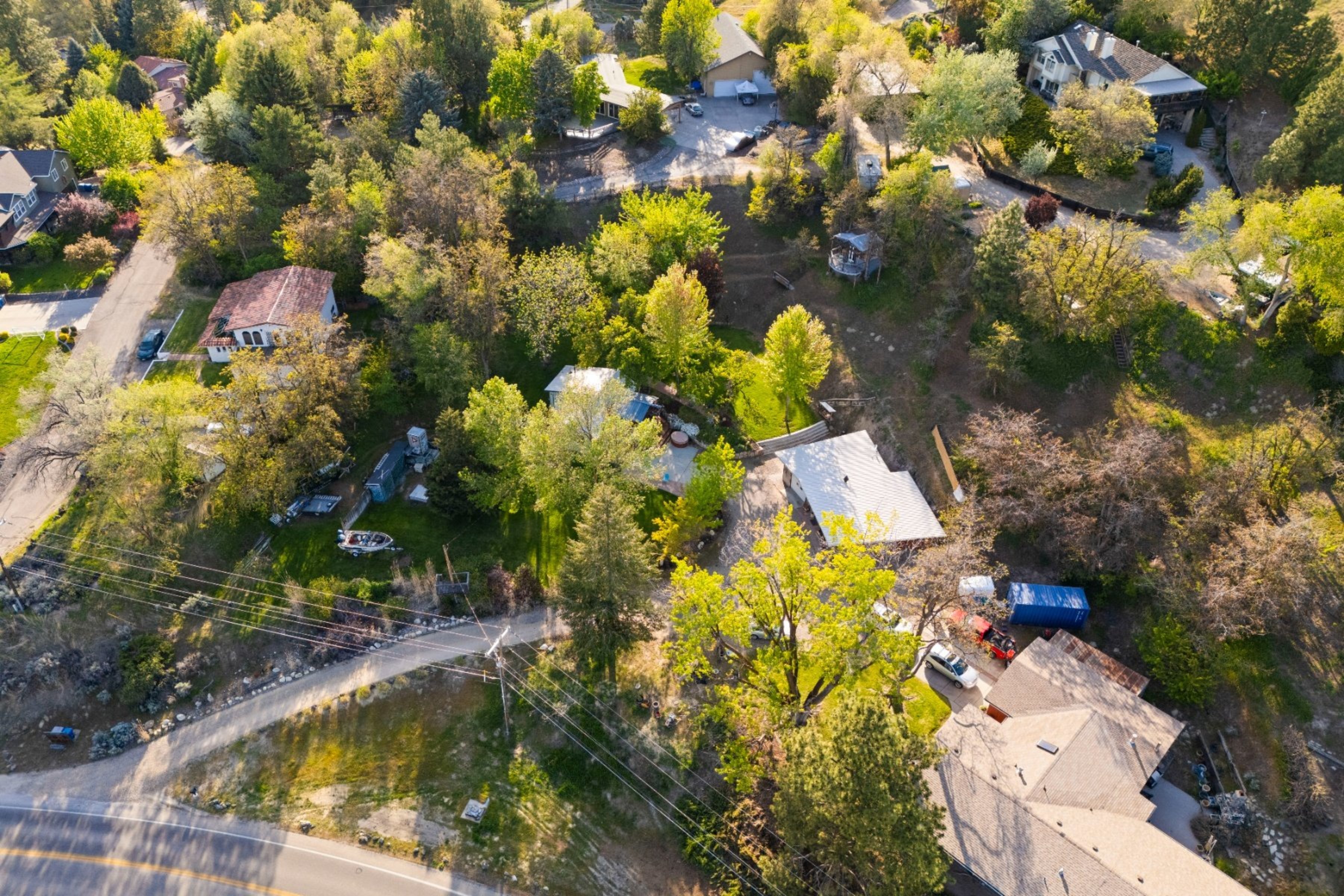  Opportunity to Subdivide - Build Homes With a City & Foothills View - 物件實景