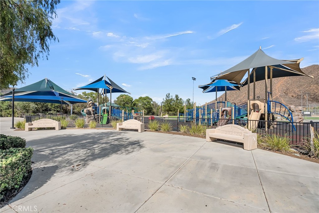 Lake Elsinore, California, 92532, United States, 4 Bedrooms Bedrooms, ,3 BathroomsBathrooms,Residential,For Sale,1955180